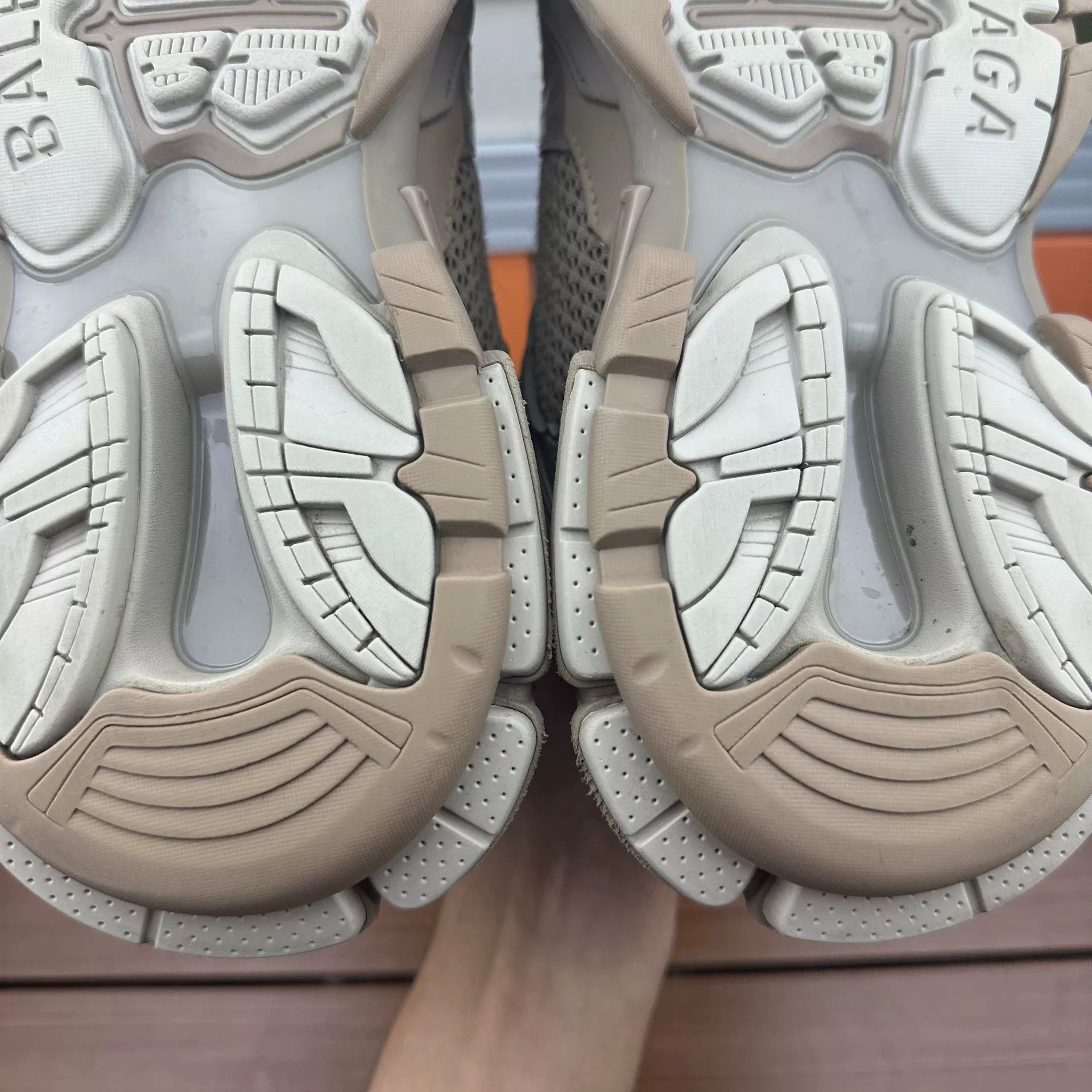 Balenciaga Balenciaga Distressed Brown Lowtop Sneakers it_36 Women Size US 6 / IT 36 - 8 Thumbnail