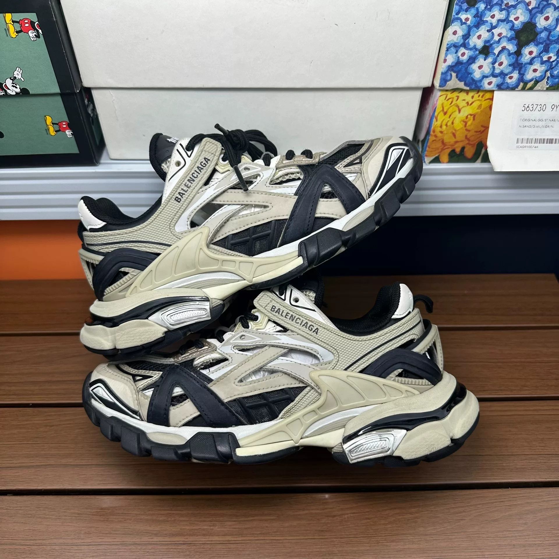 Balenciaga Balenciaga Beige Lowtop Sneakers it_36 Women Size US 6 / IT 36 - 2 Thumbnail