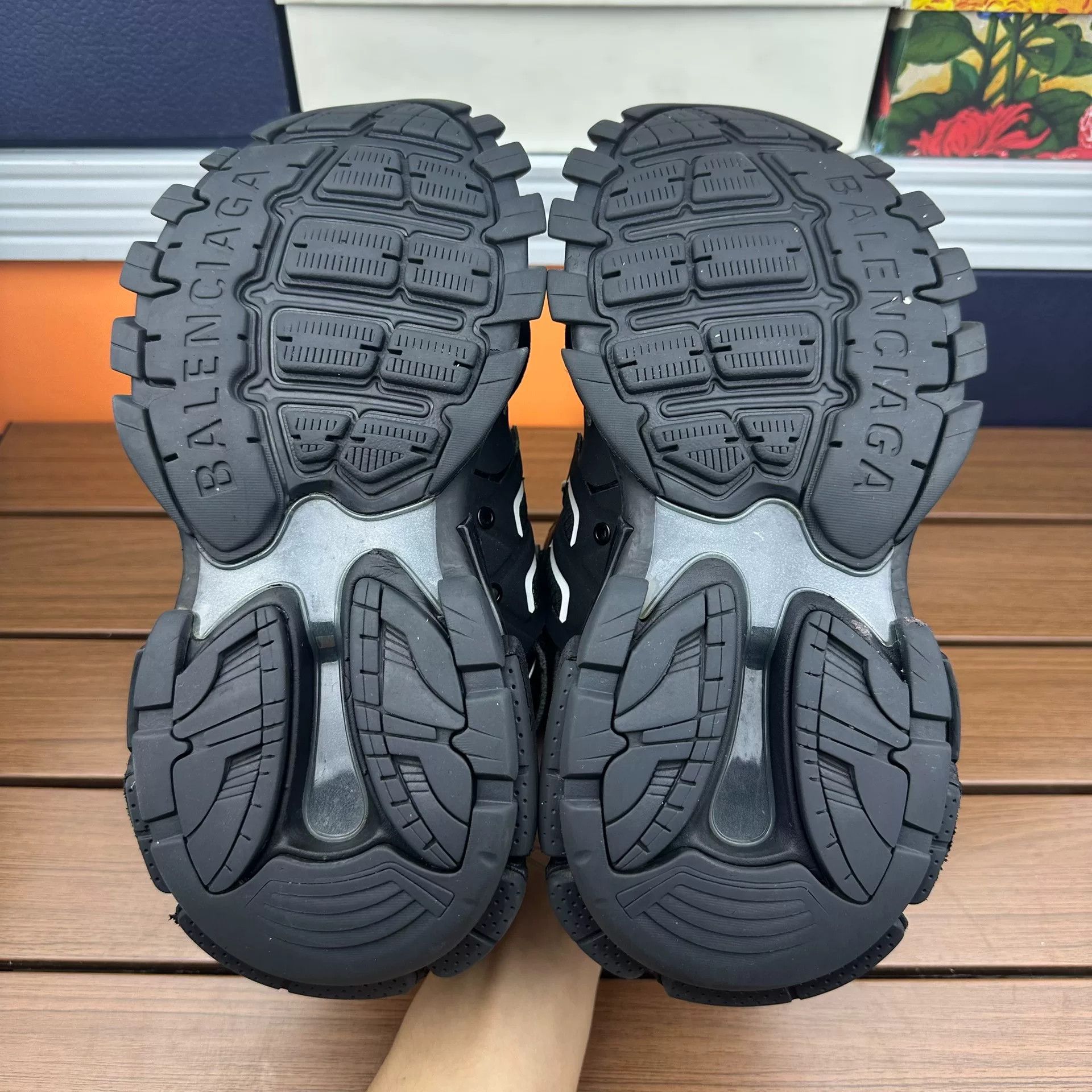 Balenciaga Balenciaga Black Lowtop Sneakers it_36 Women Size US 6 / IT 36 - 7 Thumbnail