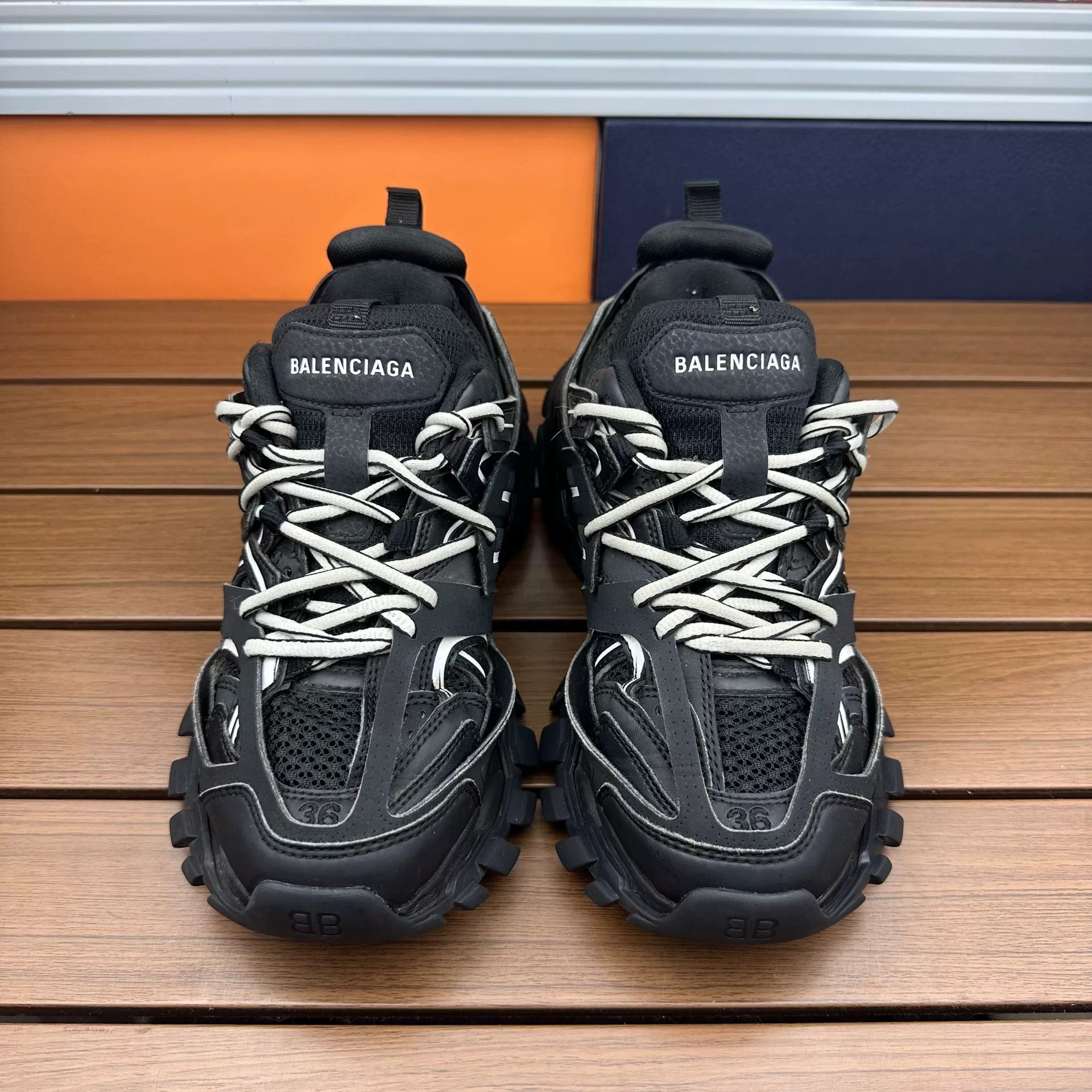Balenciaga Balenciaga Black Lowtop Sneakers it_36 Women Size US 6 / IT 36 - 2 Thumbnail