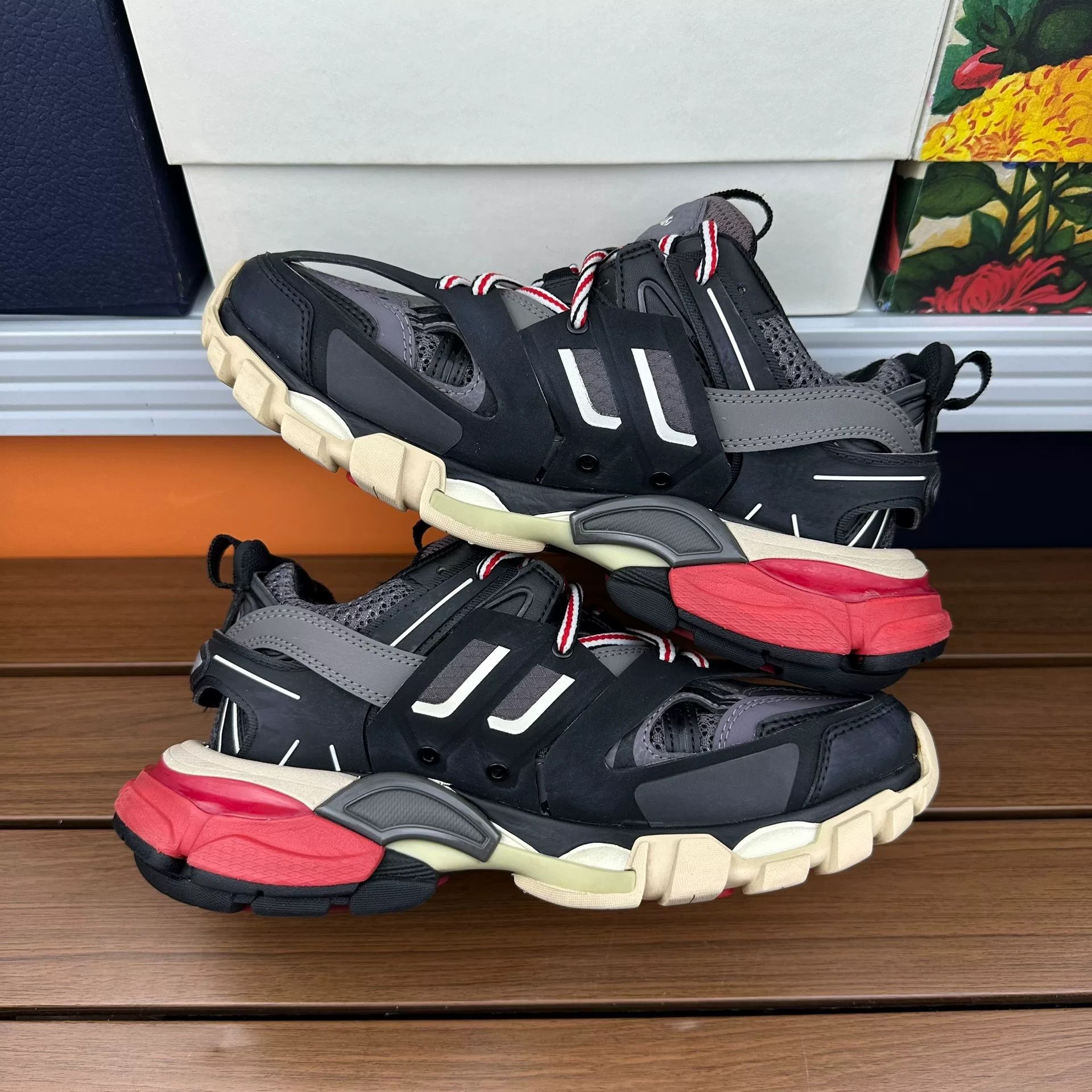 Balenciaga Balenciaga Black Lowtop Sneakers it_35 Women Size US 5 / IT 35 - 3 Thumbnail