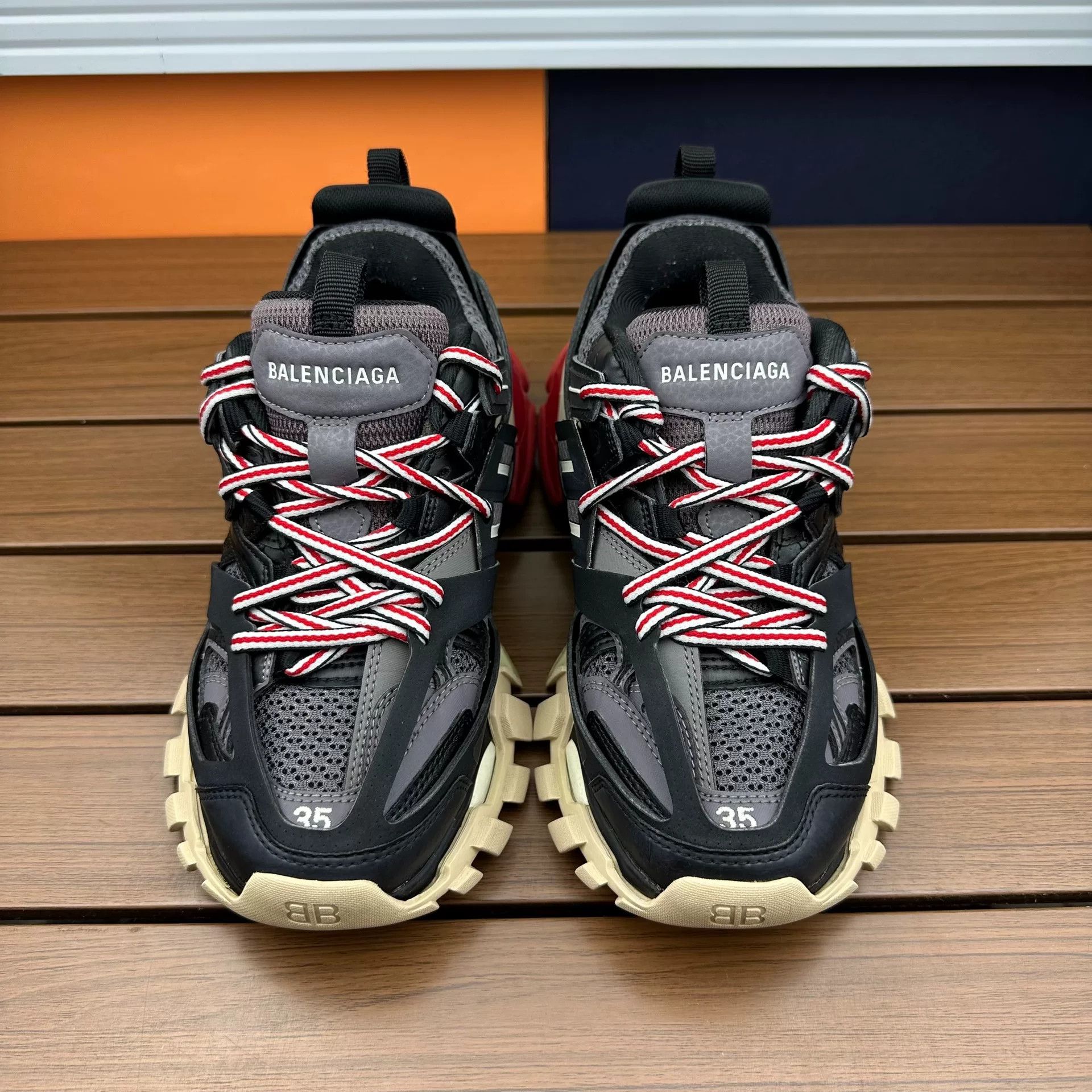 Balenciaga Balenciaga Black Lowtop Sneakers it_35 Women Size US 5 / IT 35 - 2 Thumbnail