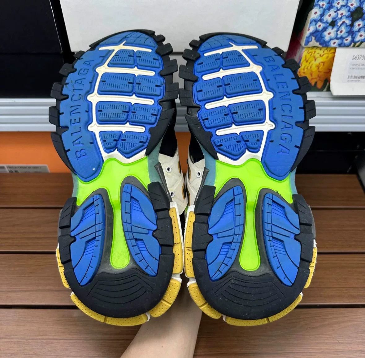 Balenciaga Balenciaga Blue Lowtop Sneakers 6 Men Size US 6 / EU 39 - 6 Thumbnail