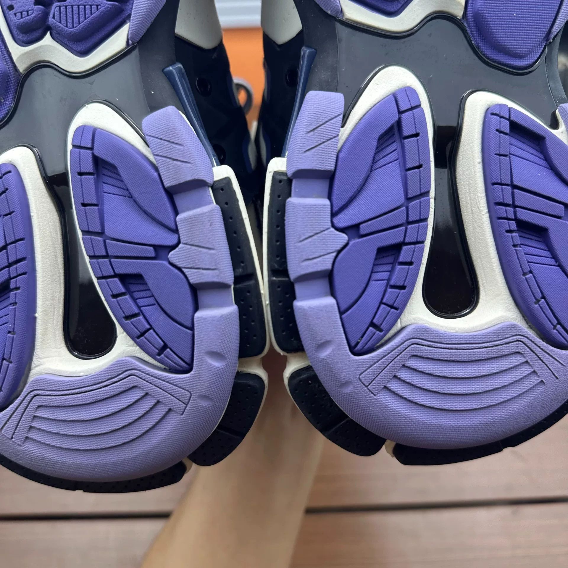 Balenciaga Balenciaga Purple Lowtop Sneakers it_36 Women Size US 6 / IT 36 - 7 Thumbnail