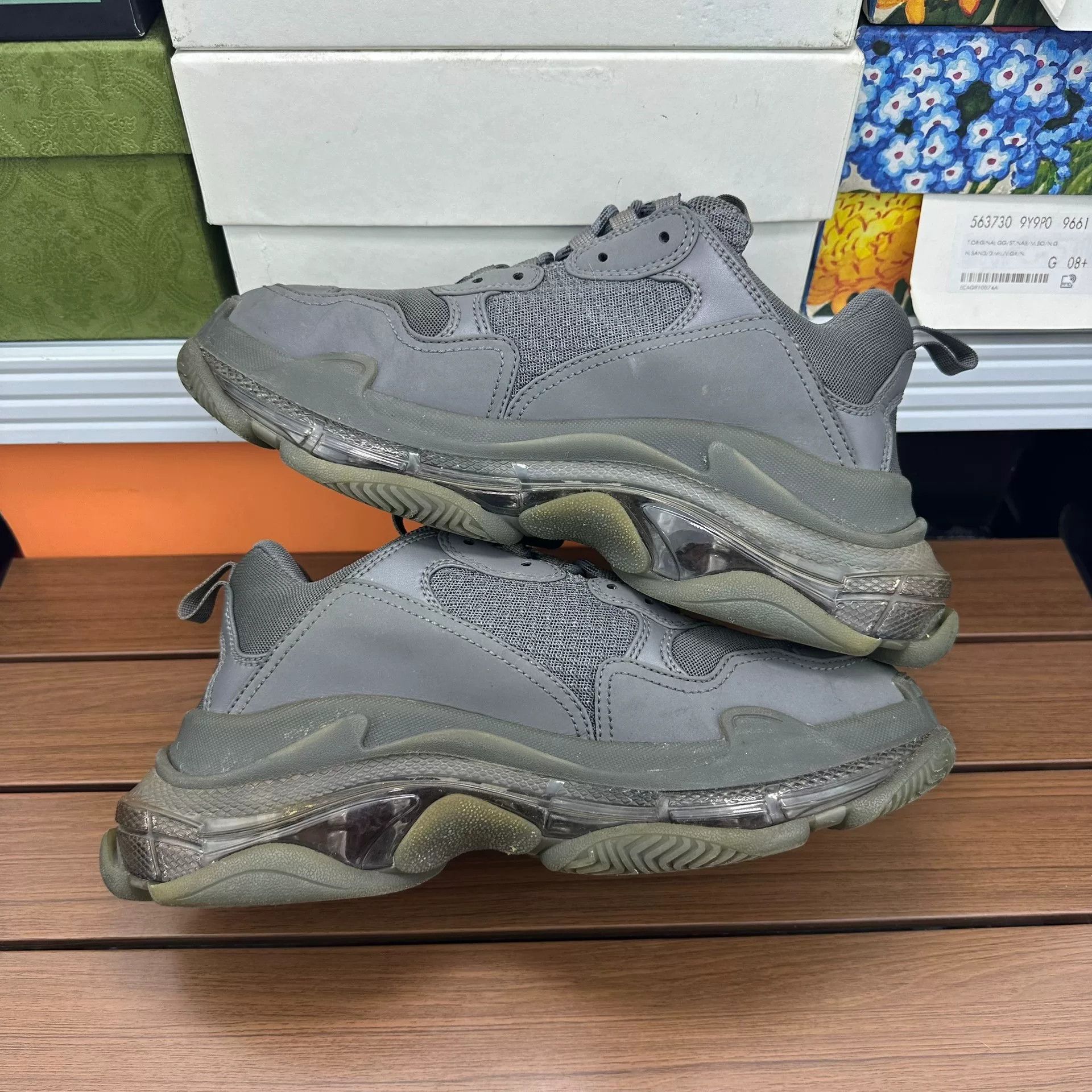 Balenciaga Balenciaga Gray Lowtop Sneakers 8 Men Size US 8 / EU 41 - 2 Thumbnail