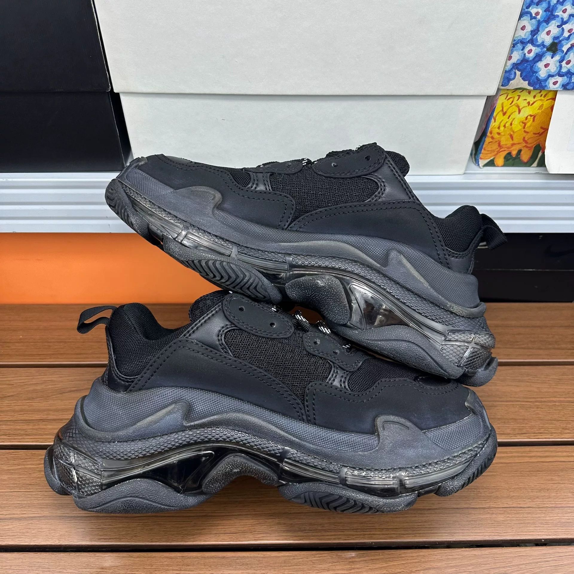 Balenciaga Balenciaga Distressed Lowtop Sneakers it_35 Women Size US 5 / IT 35 - 2 Thumbnail