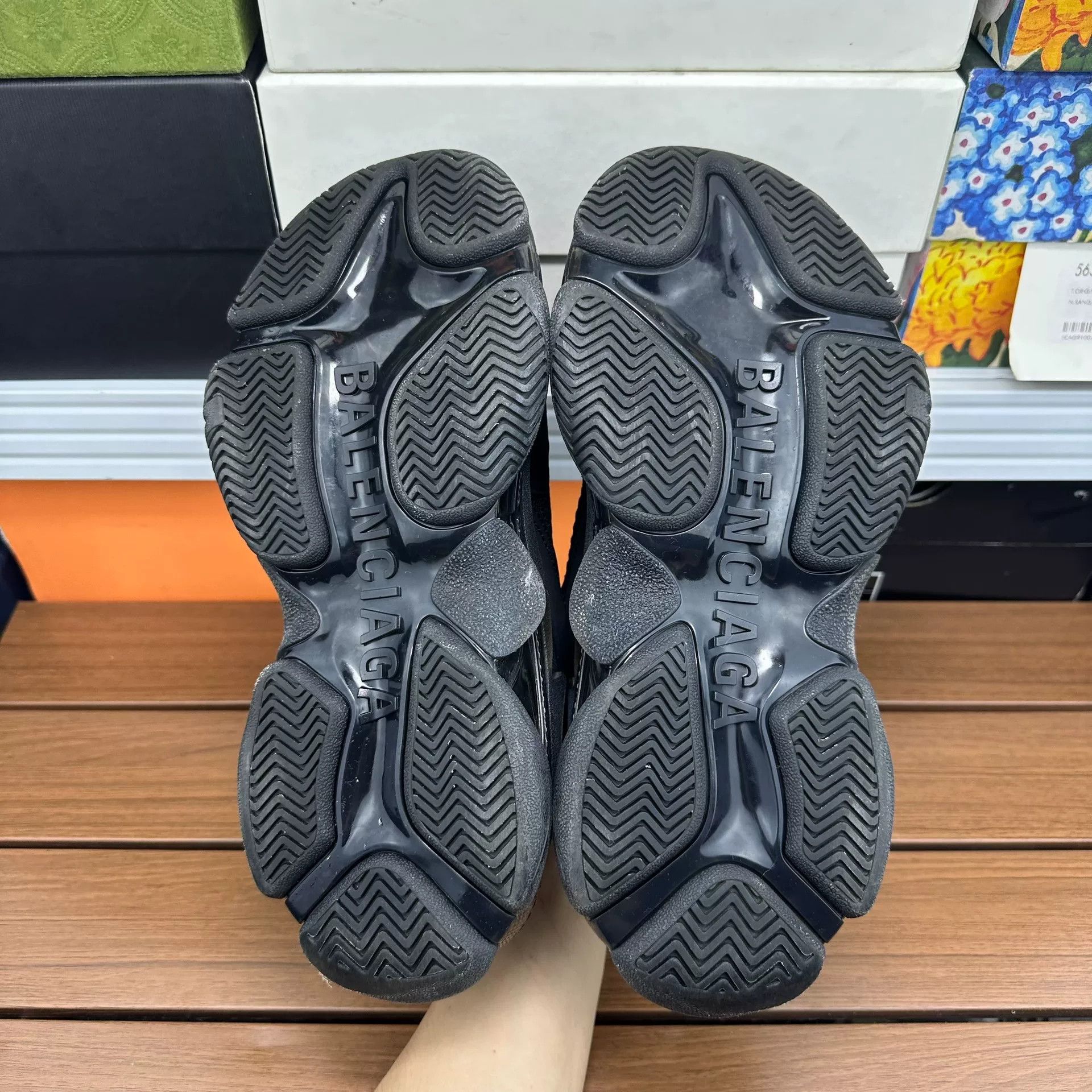 Balenciaga Balenciaga Distressed Lowtop Sneakers it_35 Women Size US 5 / IT 35 - 6 Thumbnail
