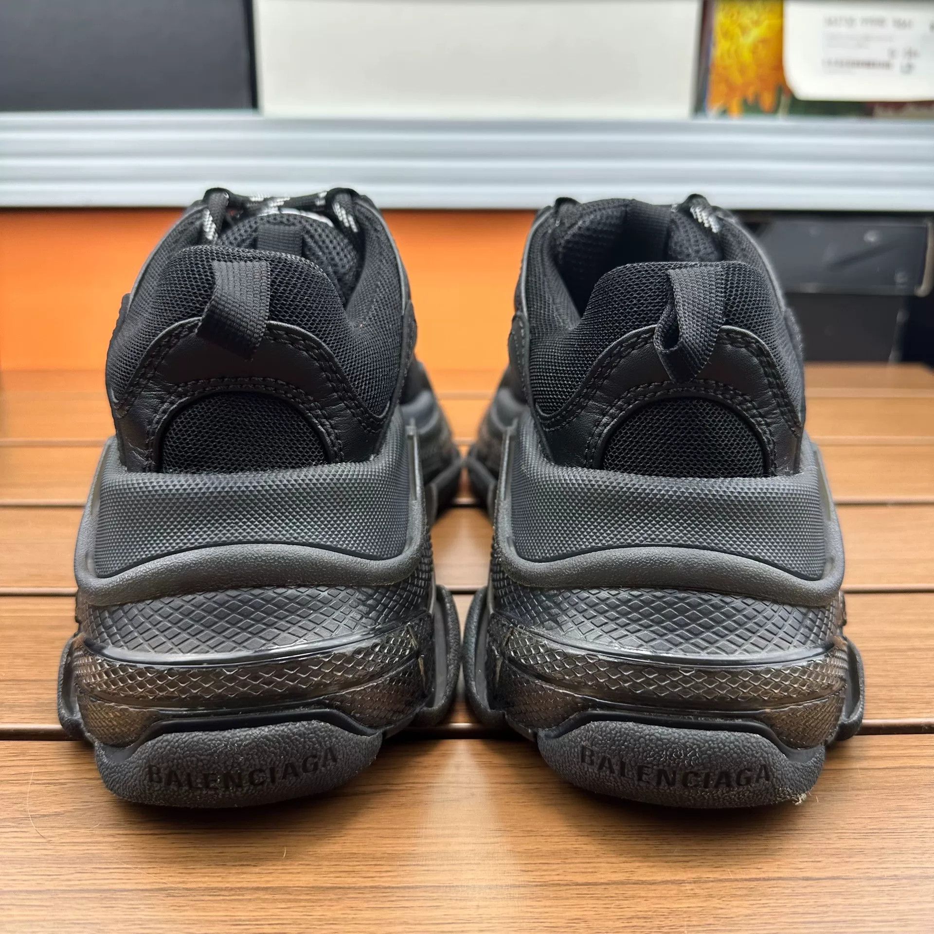 Balenciaga Balenciaga Distressed Lowtop Sneakers it_35 Women Size US 5 / IT 35 - 5 Thumbnail