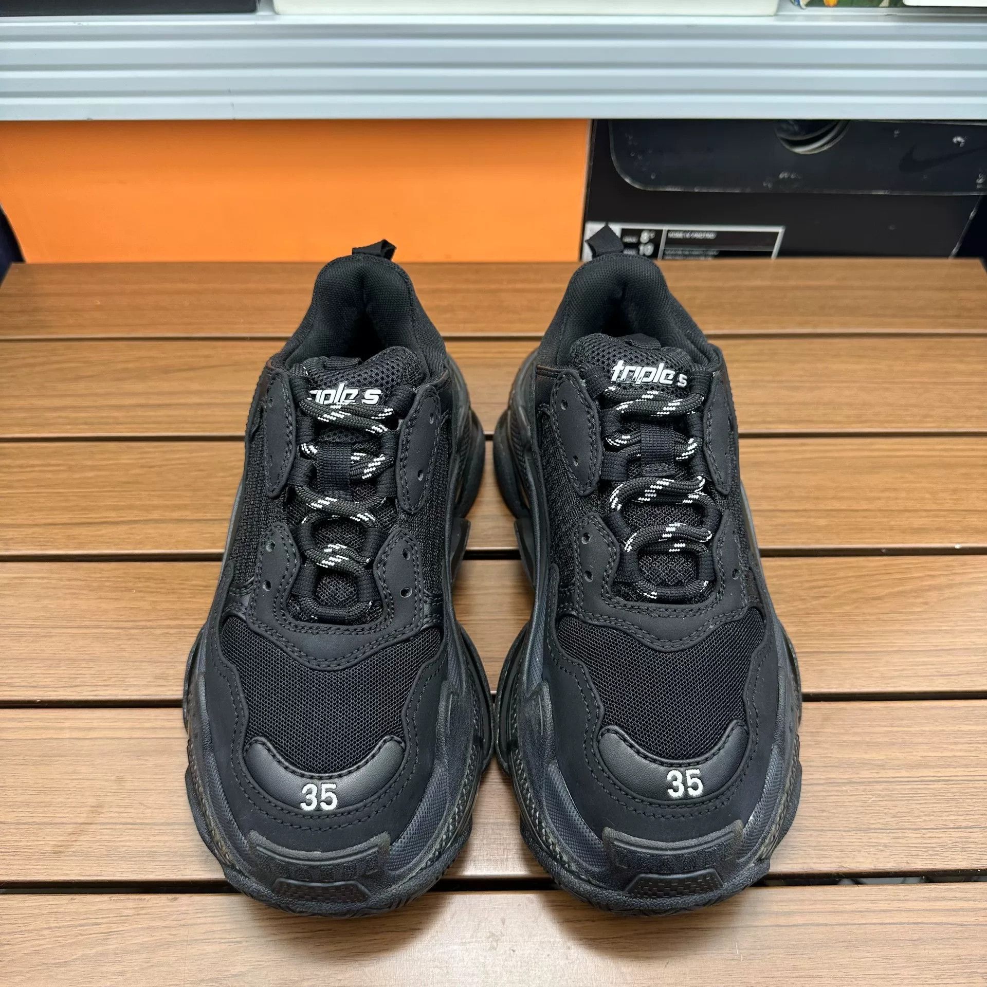 Balenciaga Balenciaga Distressed Lowtop Sneakers it_35 Women Size US 5 / IT 35 - 3 Thumbnail