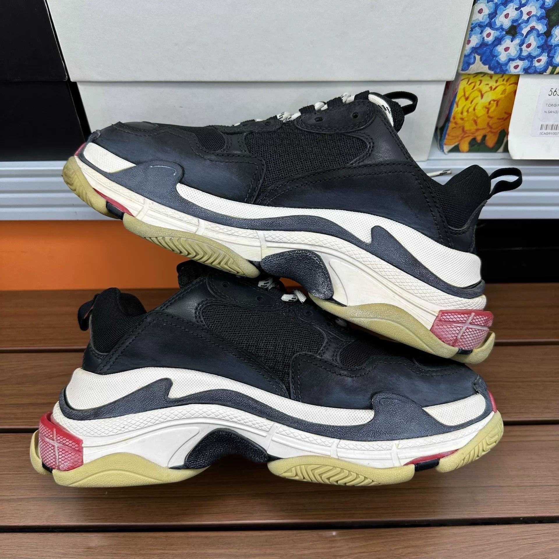 Balenciaga Balenciaga Distressed Black Lowtop Sneakers it_38 Women Size US 8 / IT 38 - 2 Thumbnail