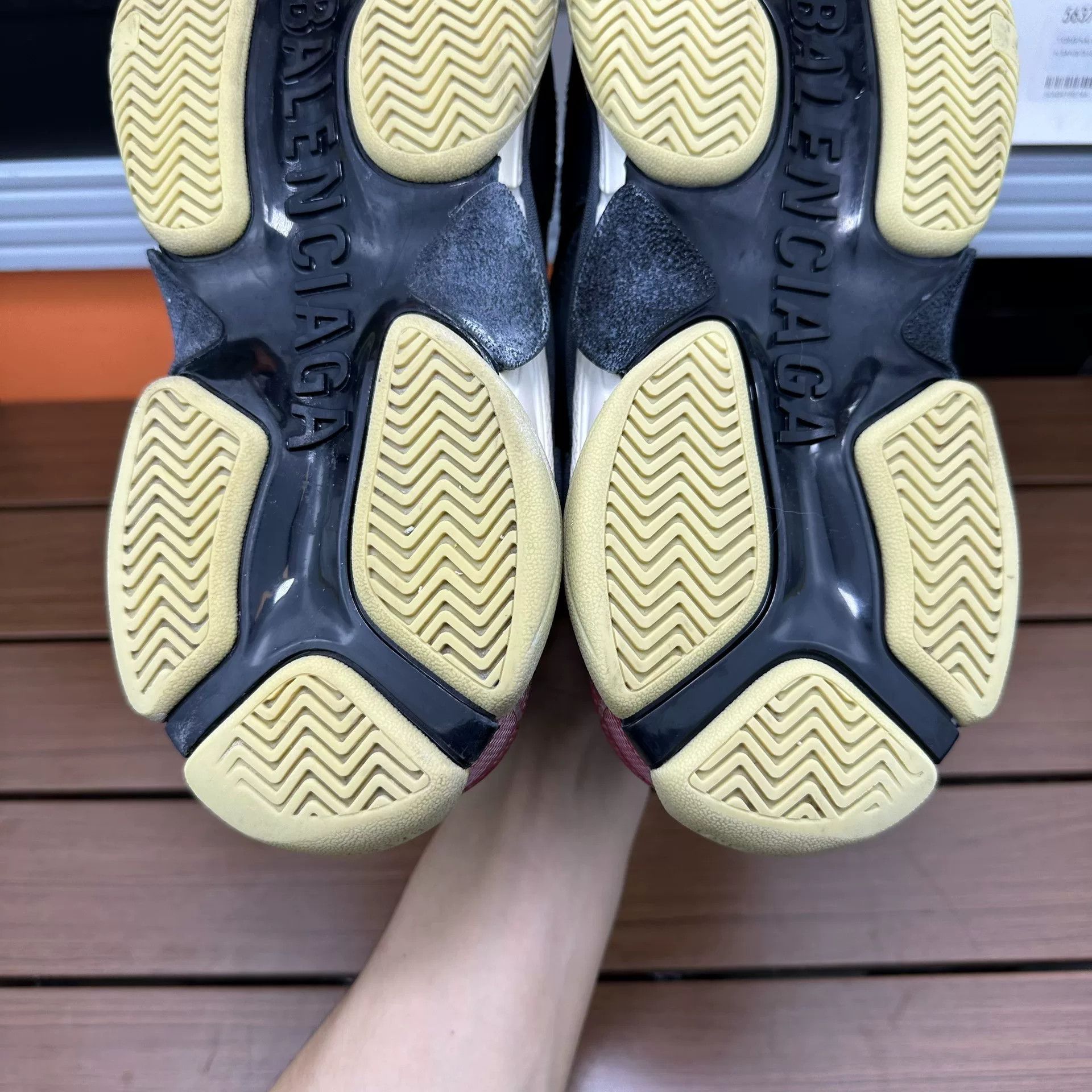 Balenciaga Balenciaga Distressed Black Lowtop Sneakers it_38 Women Size US 8 / IT 38 - 8 Thumbnail