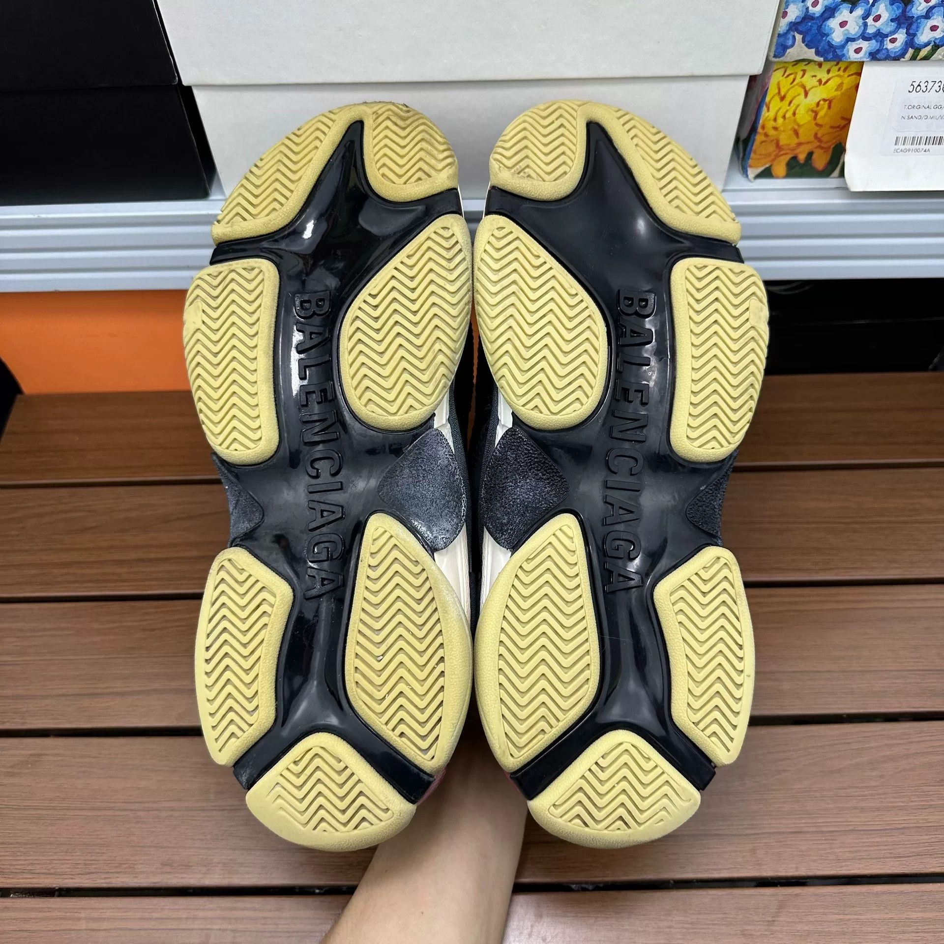 Balenciaga Balenciaga Distressed Black Lowtop Sneakers it_38 Women Size US 8 / IT 38 - 6 Thumbnail