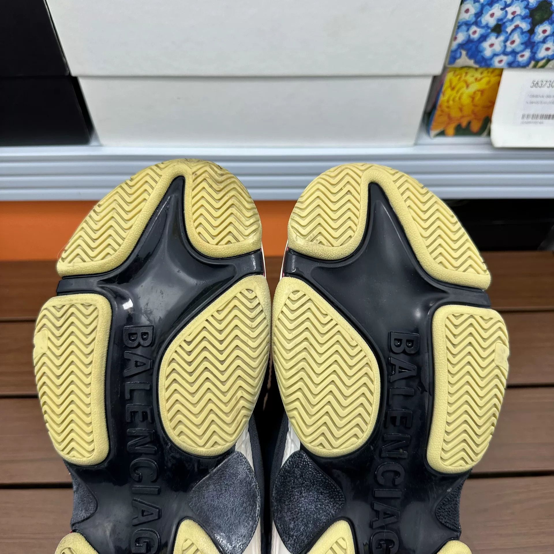 Balenciaga Balenciaga Distressed Black Lowtop Sneakers it_38 Women Size US 8 / IT 38 - 7 Thumbnail