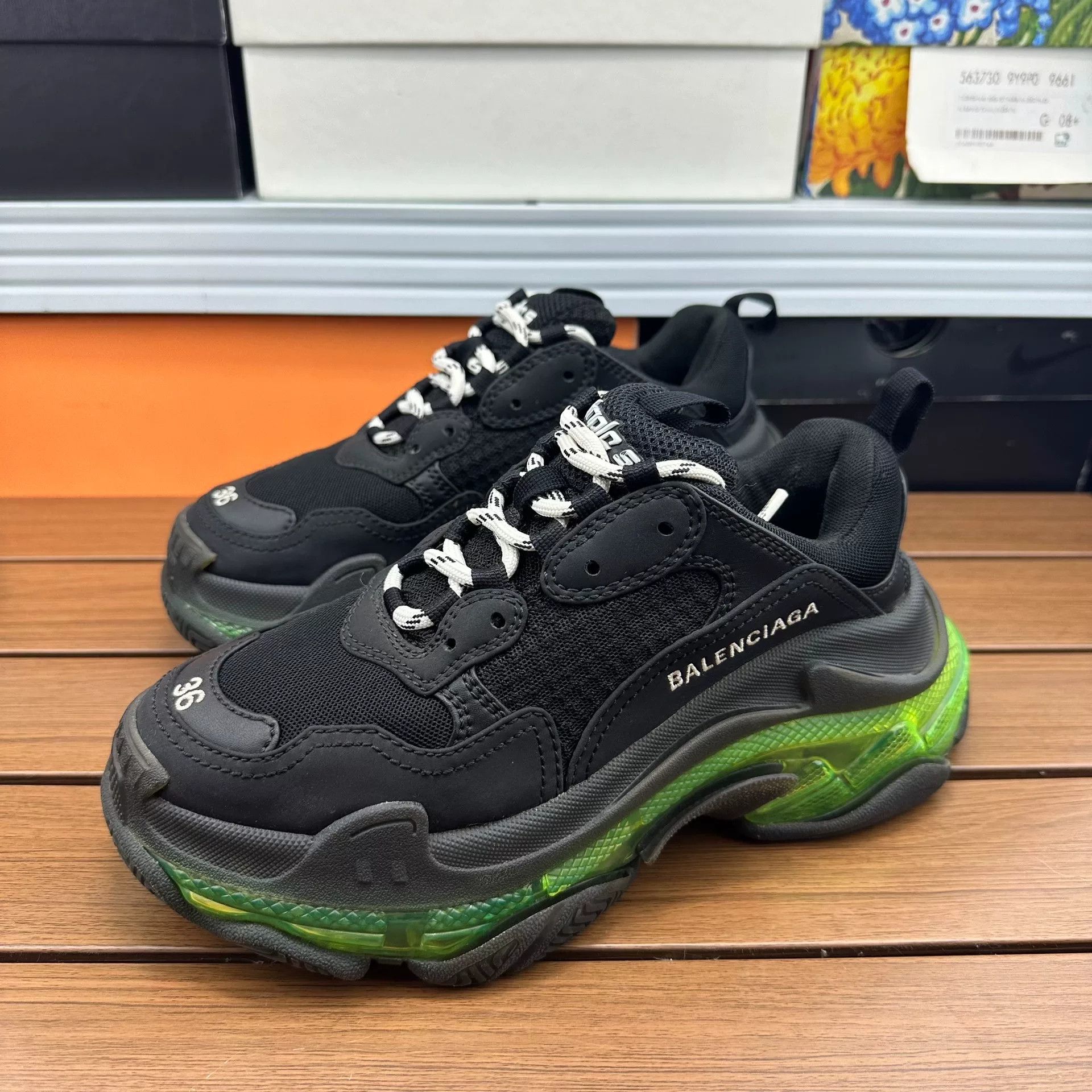 Balenciaga Balenciaga Green Lowtop Sneakers it_36 Women Size US 6 / IT 36 - 9 Thumbnail