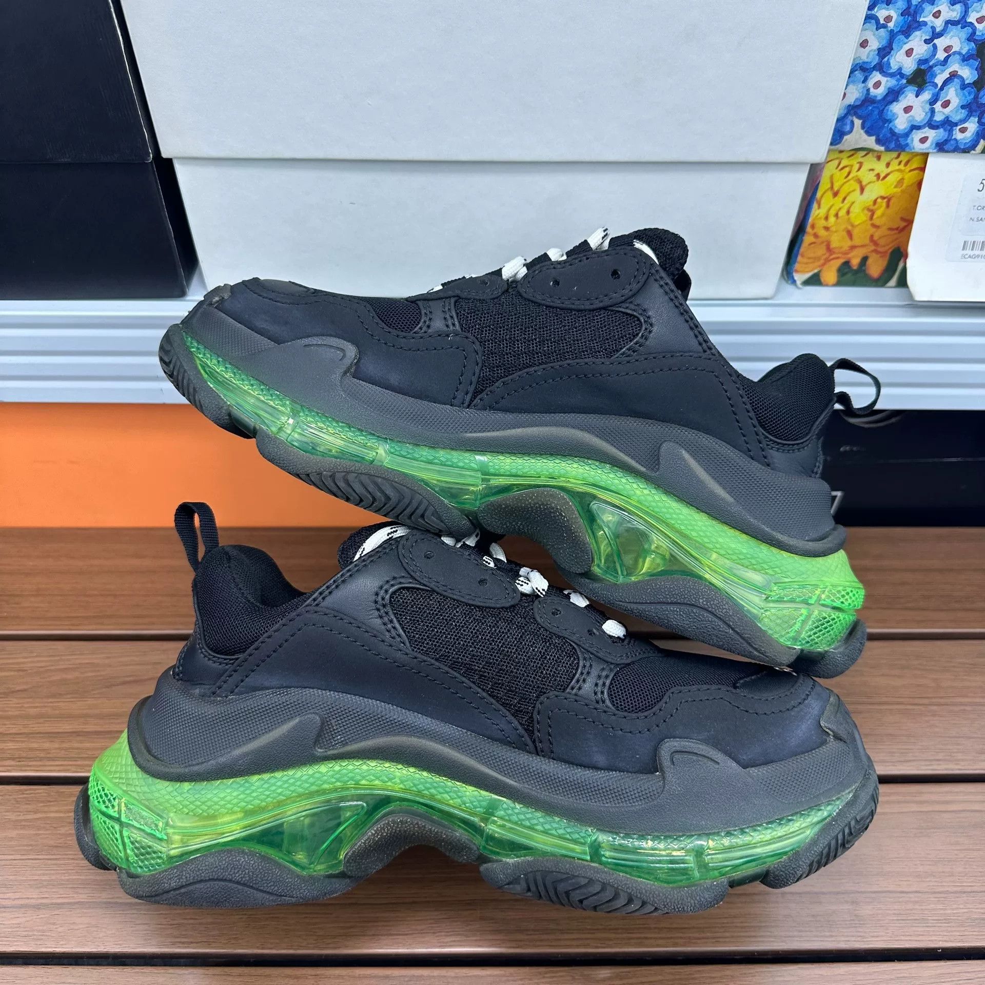 Balenciaga Balenciaga Green Lowtop Sneakers it_36 Women Size US 6 / IT 36 - 2 Thumbnail