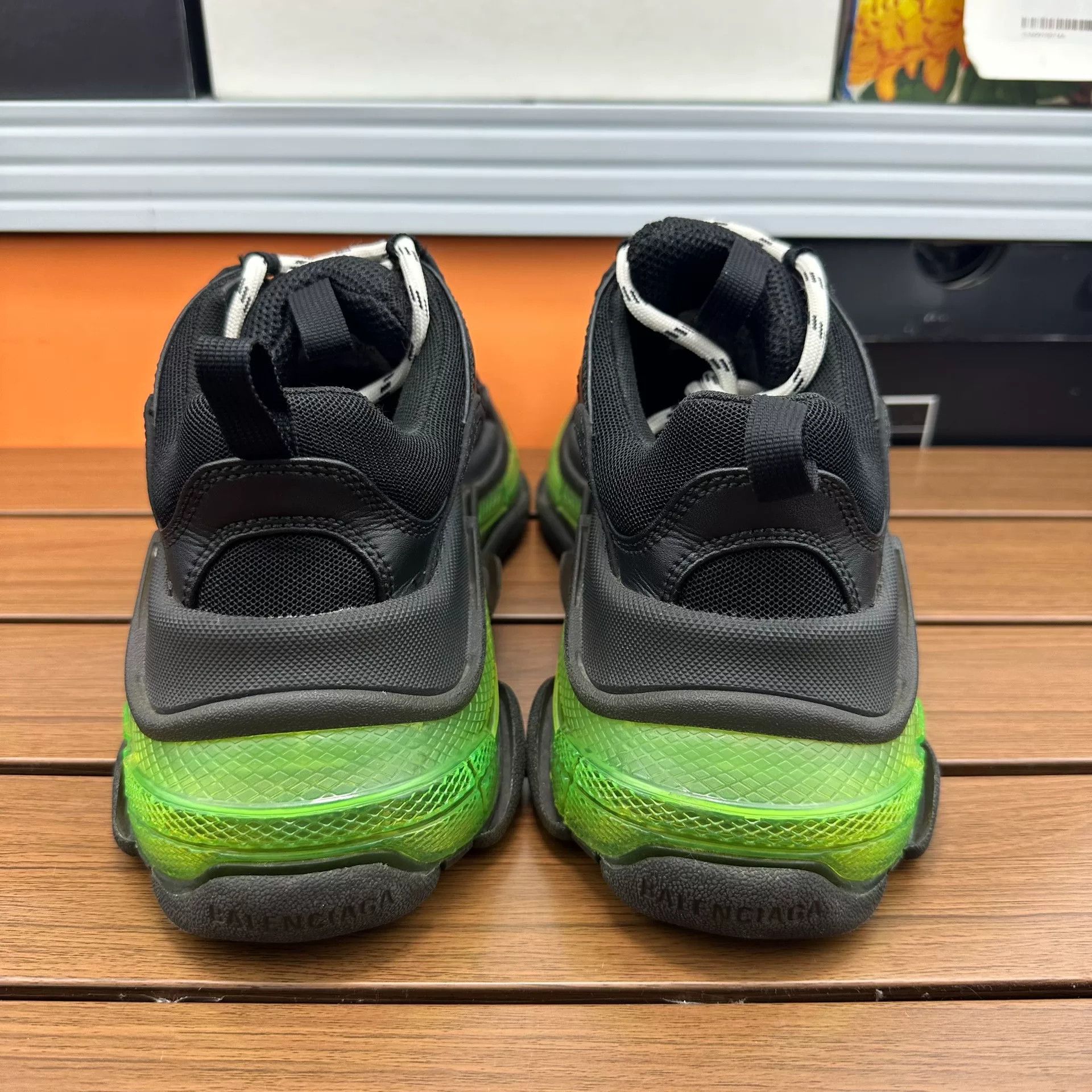 Balenciaga Balenciaga Green Lowtop Sneakers it_36 Women Size US 6 / IT 36 - 5 Thumbnail