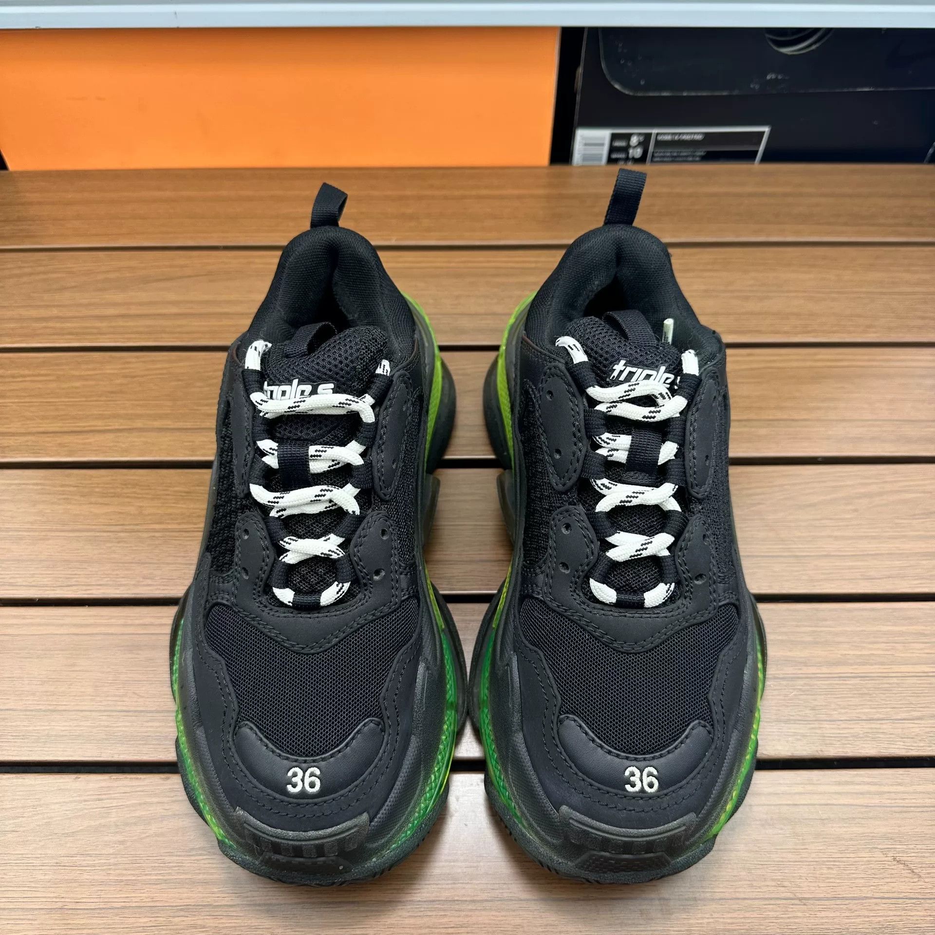 Balenciaga Balenciaga Green Lowtop Sneakers it_36 Women Size US 6 / IT 36 - 3 Thumbnail