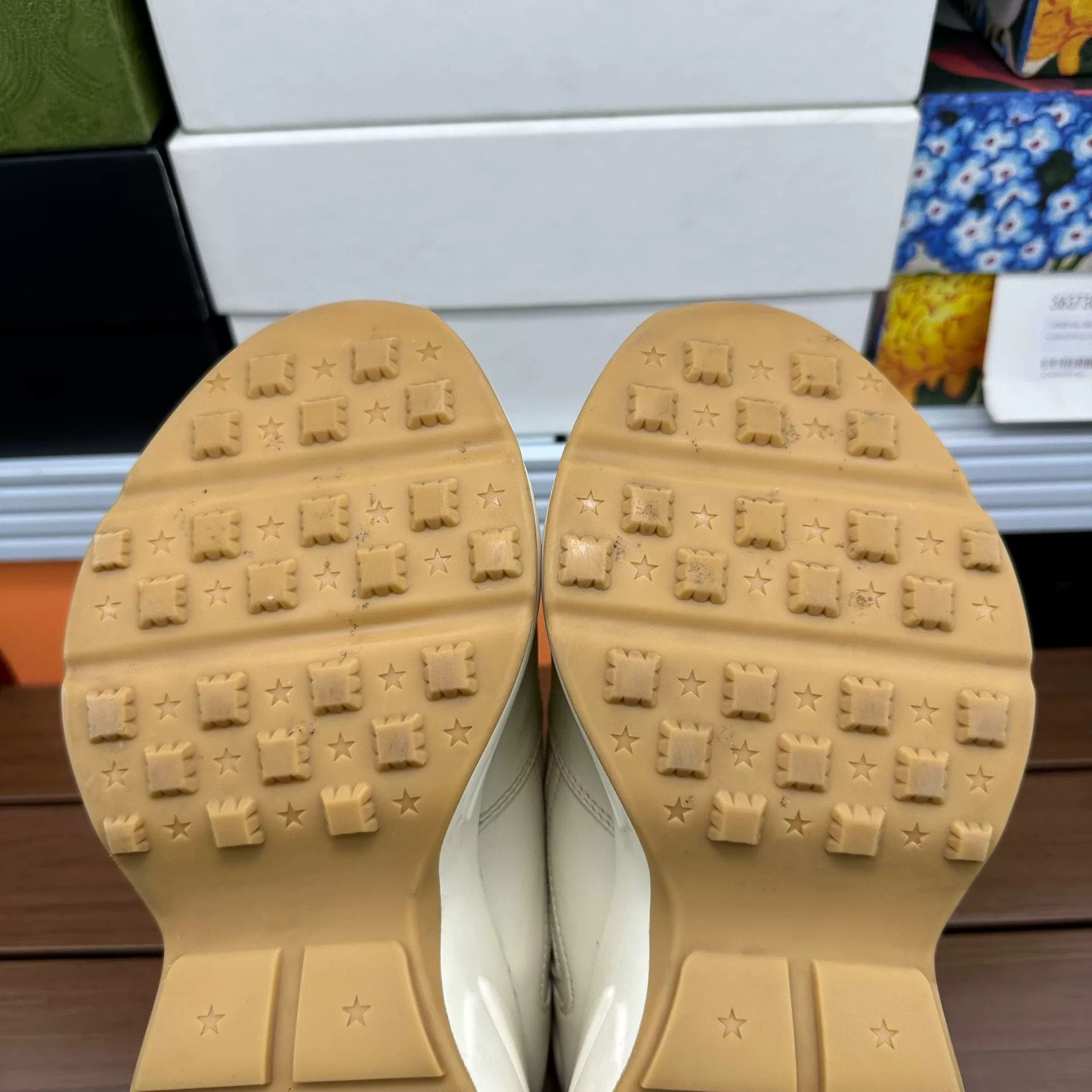 Gucci Gucci Printed Beige Lowtop Sneakers it_37-5 Women Size US 7.5 / IT 37.5 - 7 Thumbnail
