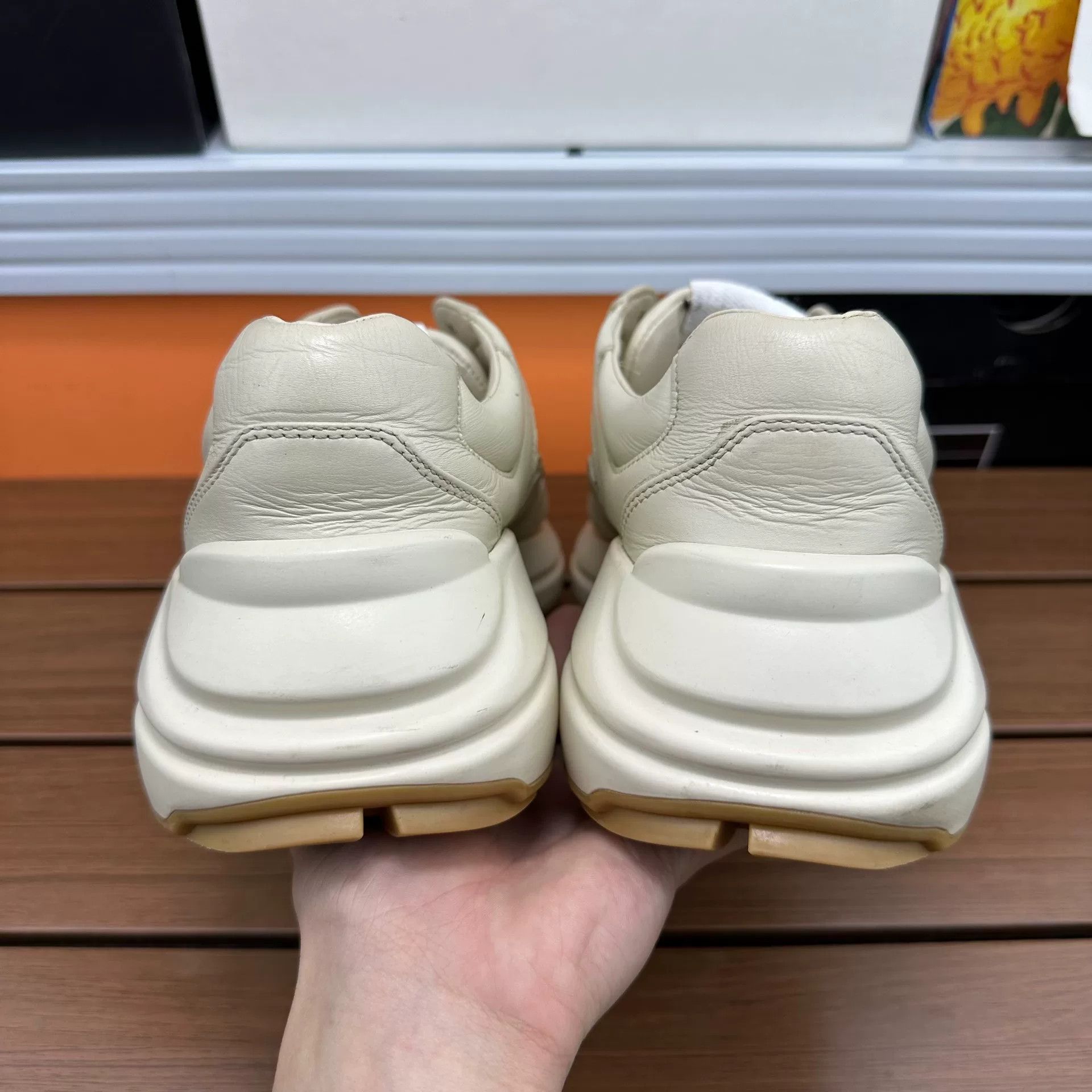 Gucci Gucci Printed Beige Lowtop Sneakers it_37-5 Women Size US 7.5 / IT 37.5 - 5 Thumbnail