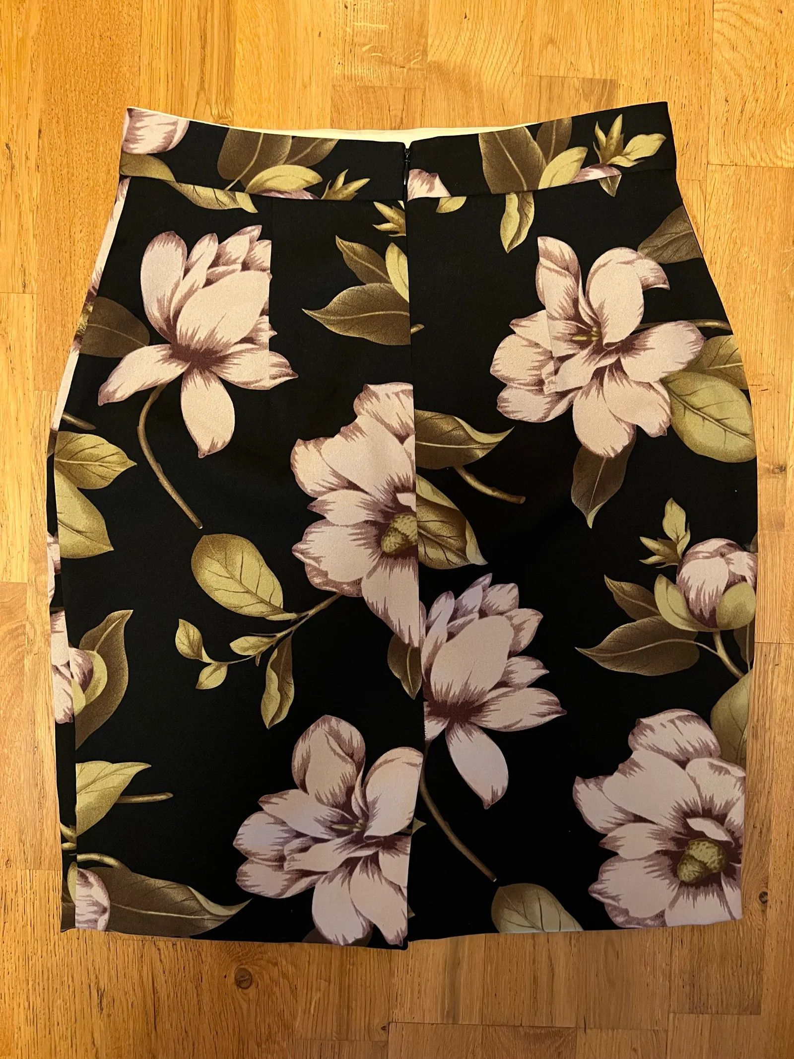 By Malene Birger By Malene Birger Dickow Flower Printed Skirt Skirt Size 28" / US 6 / IT 42 - 3 Thumbnail