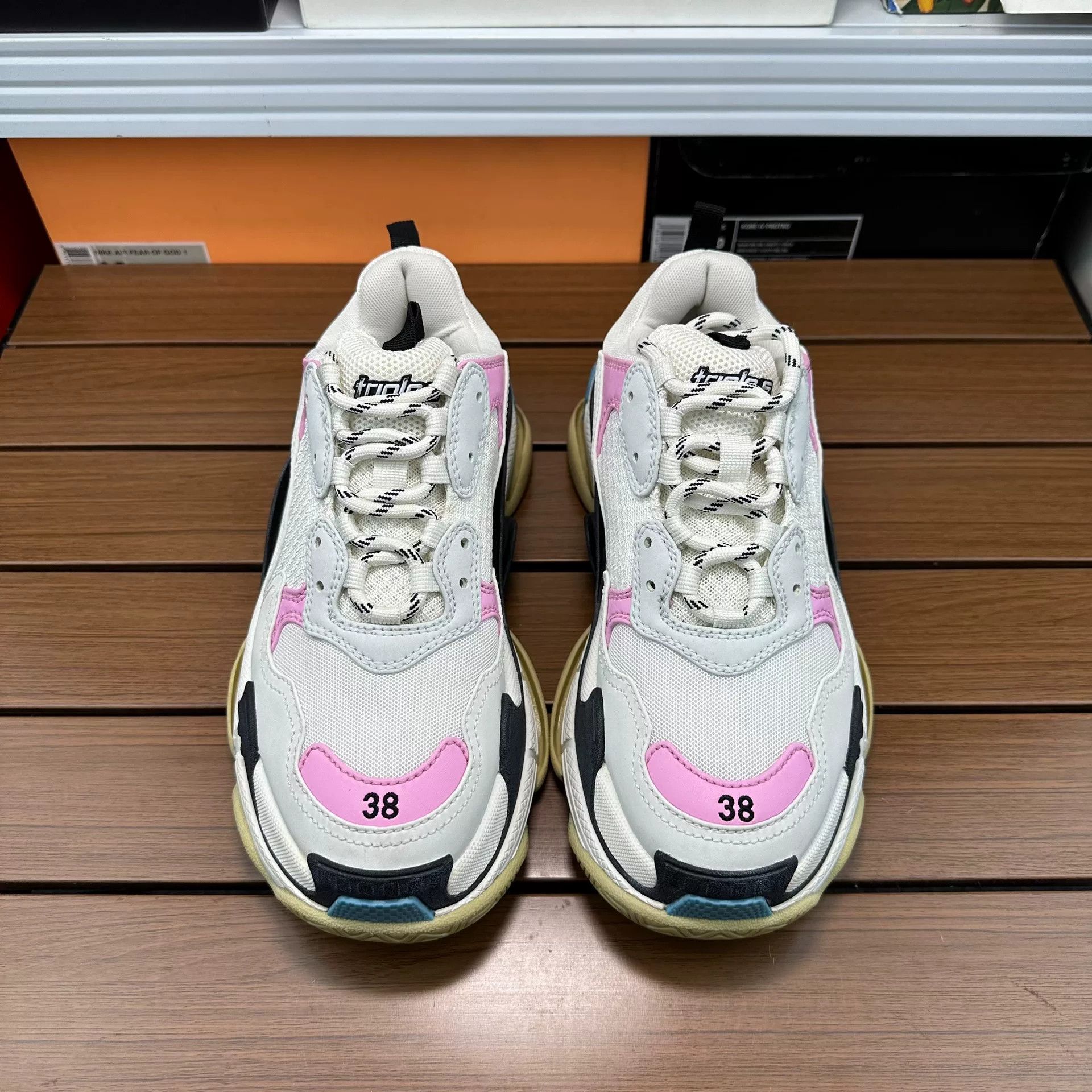 Balenciaga Balenciaga Pink Lowtop Sneakers it_38 Women Size US 8 / IT 38 - 3 Thumbnail