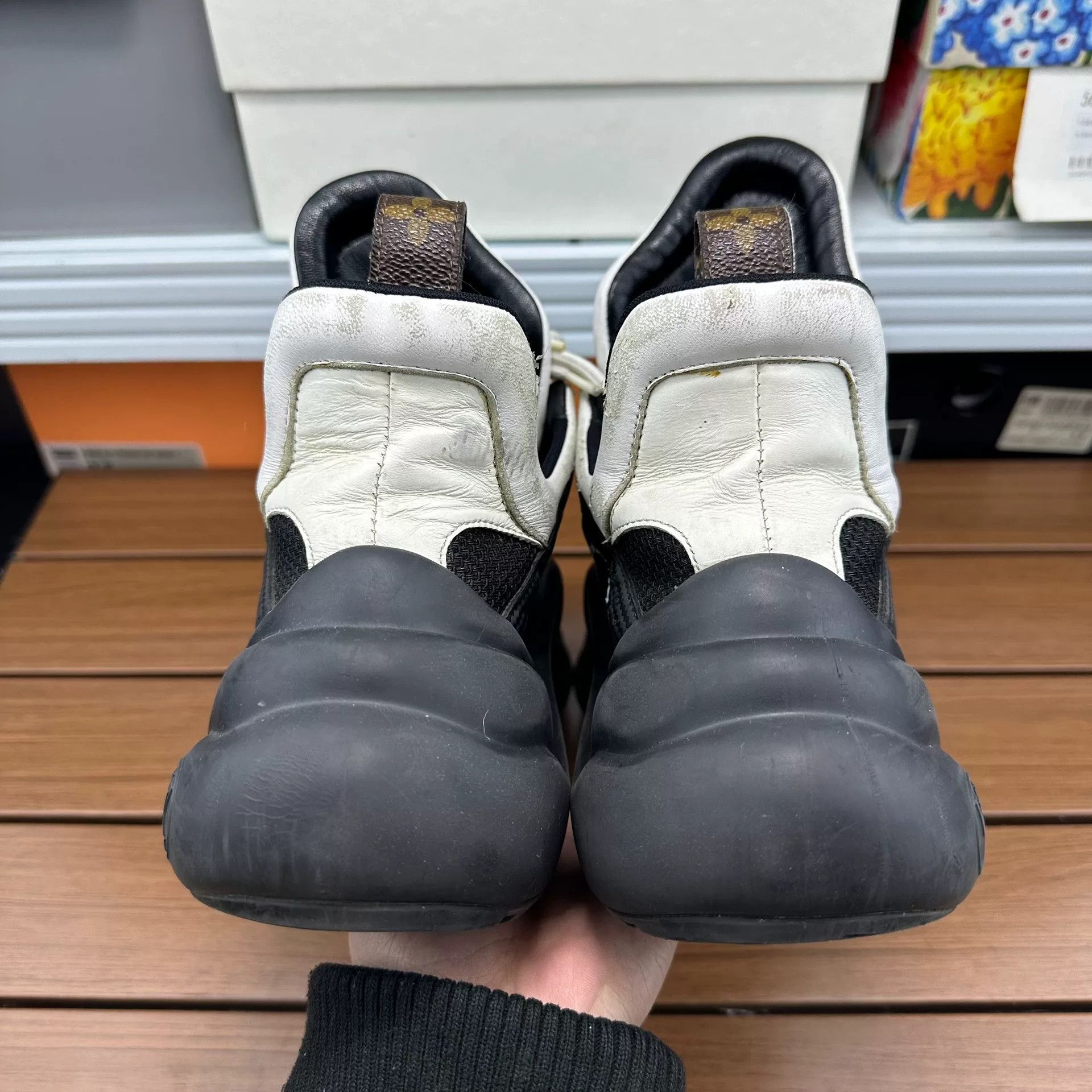 Louis Vuitton Louis Vuitton Black Lowtop Sneakers 5.5 Men Size US 5.5 / EU 38 - 5 Thumbnail