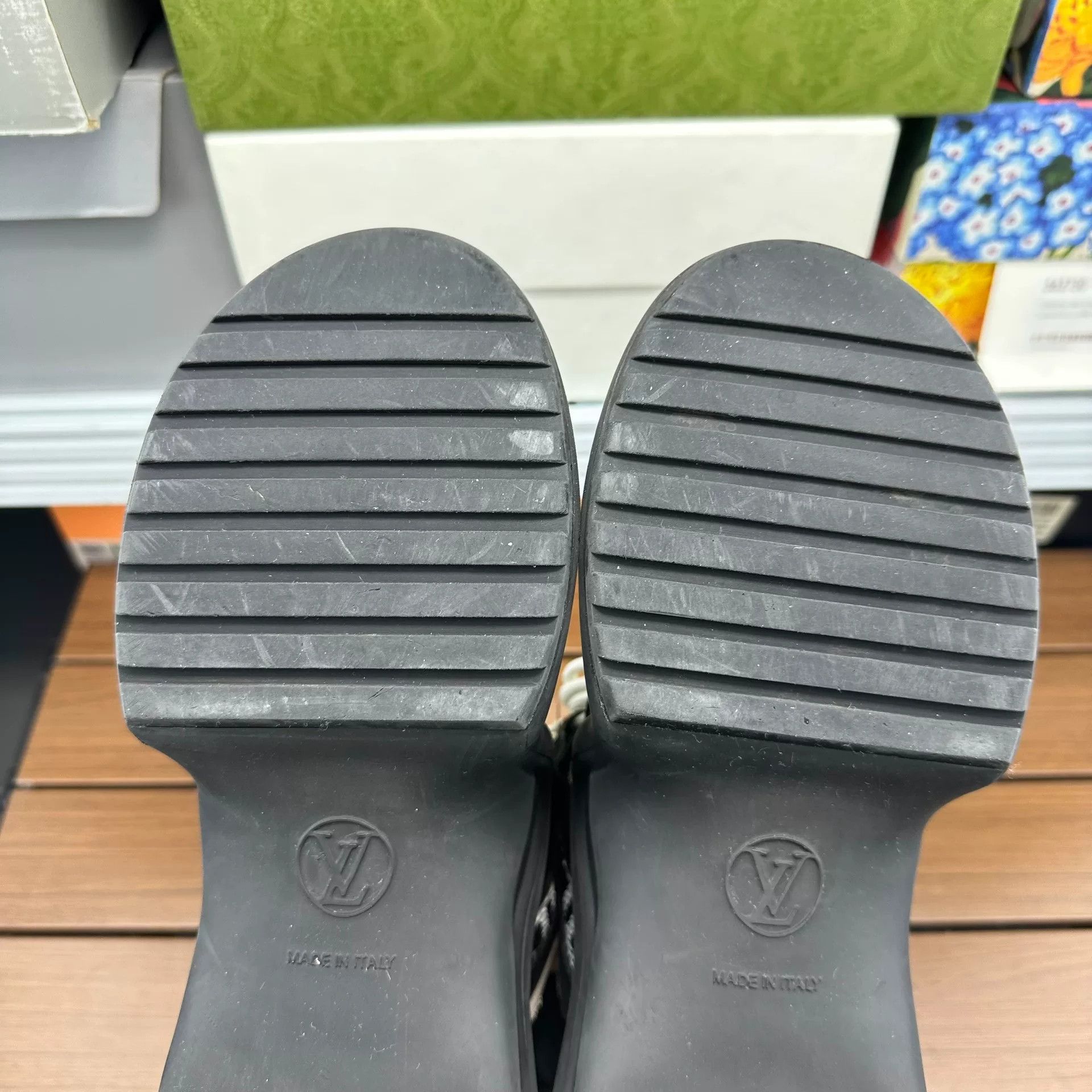 Louis Vuitton Louis Vuitton Black Lowtop Sneakers 5.5 Men Size US 5.5 / EU 38 - 7 Thumbnail