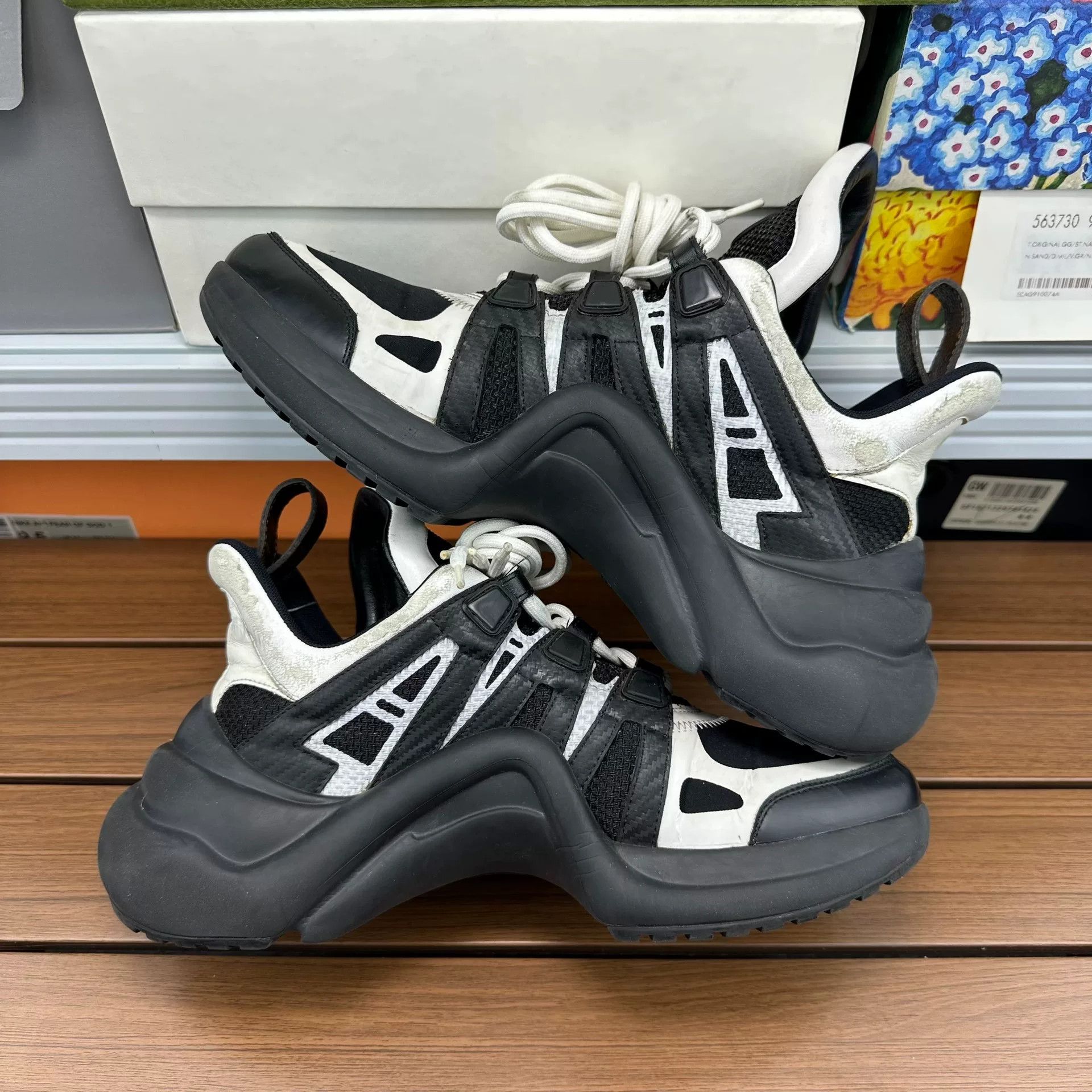 Louis Vuitton Louis Vuitton Black Lowtop Sneakers 5.5 Men Size US 5.5 / EU 38 - 2 Thumbnail