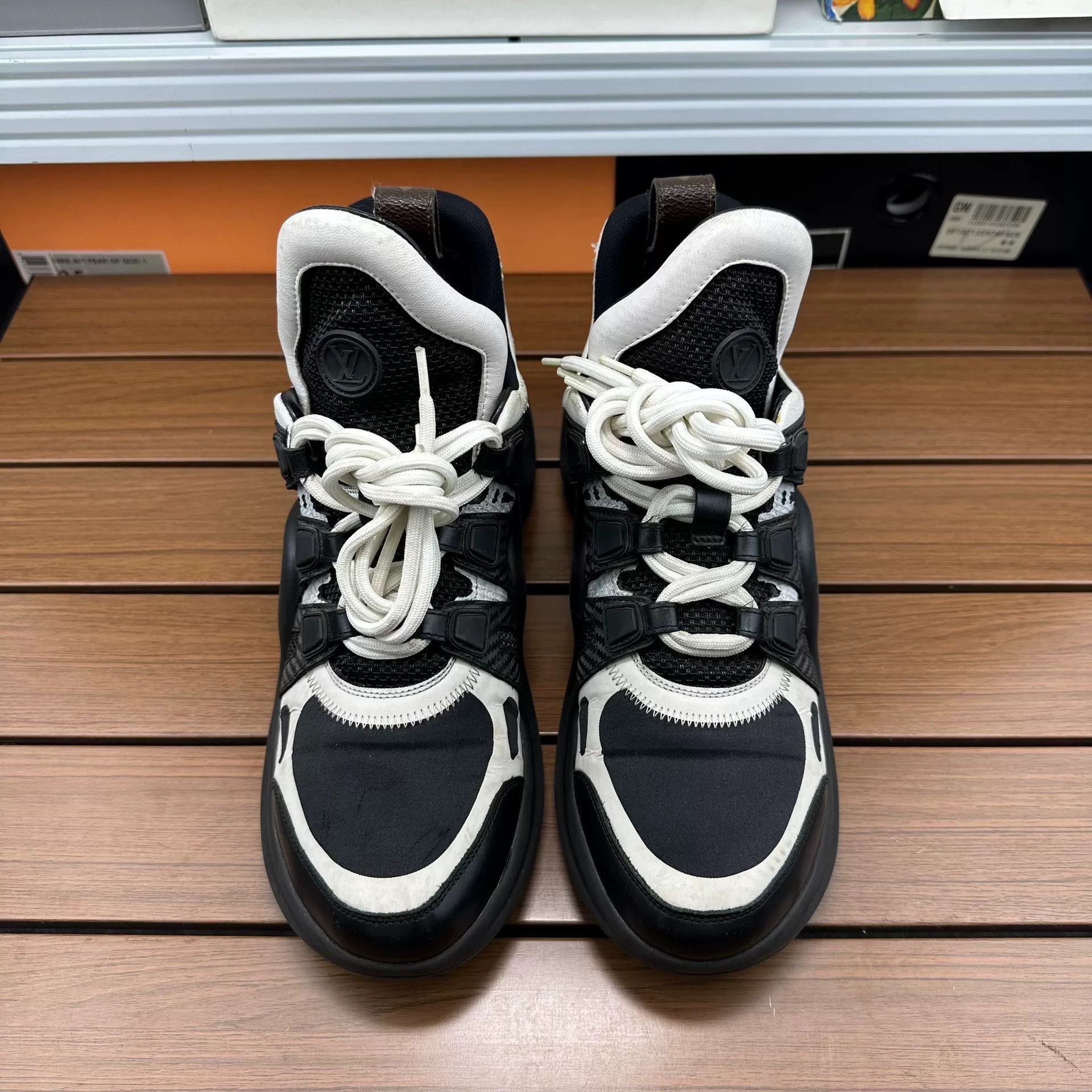 Louis Vuitton Louis Vuitton Black Lowtop Sneakers 5.5 Men Size US 5.5 / EU 38 - 3 Thumbnail