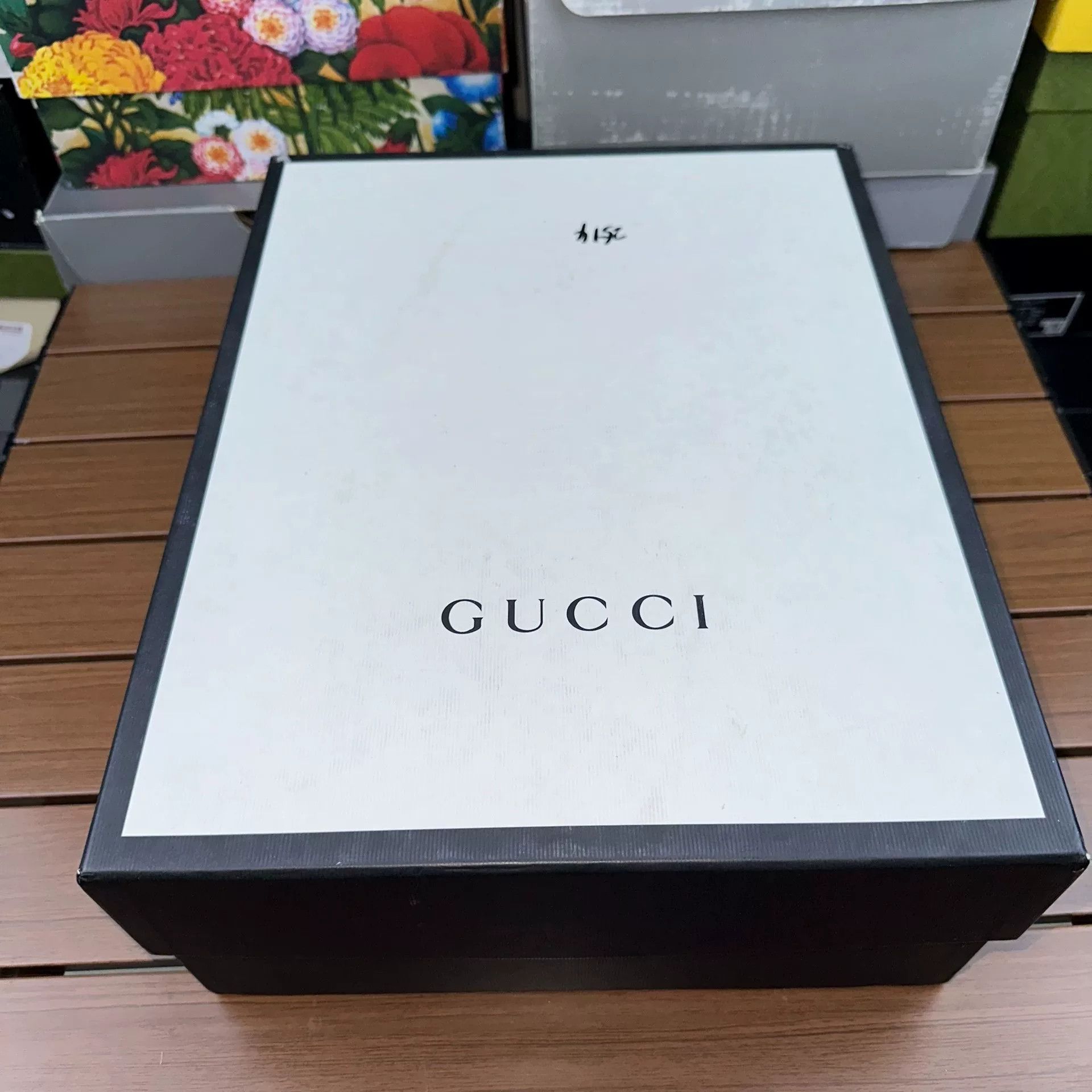 Gucci Gucci Distressed Lowtop Sneakers 9 Men Size US 9 / EU 42 - 7 Thumbnail