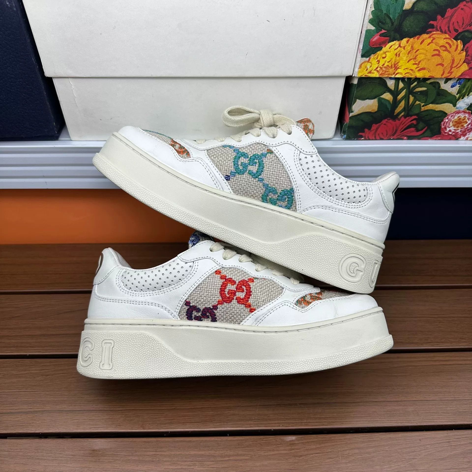 Gucci Gucci Embroidered White Lowtop Sneakers it_36-5 Women Size US 6.5 / IT 36.5 - 3 Thumbnail