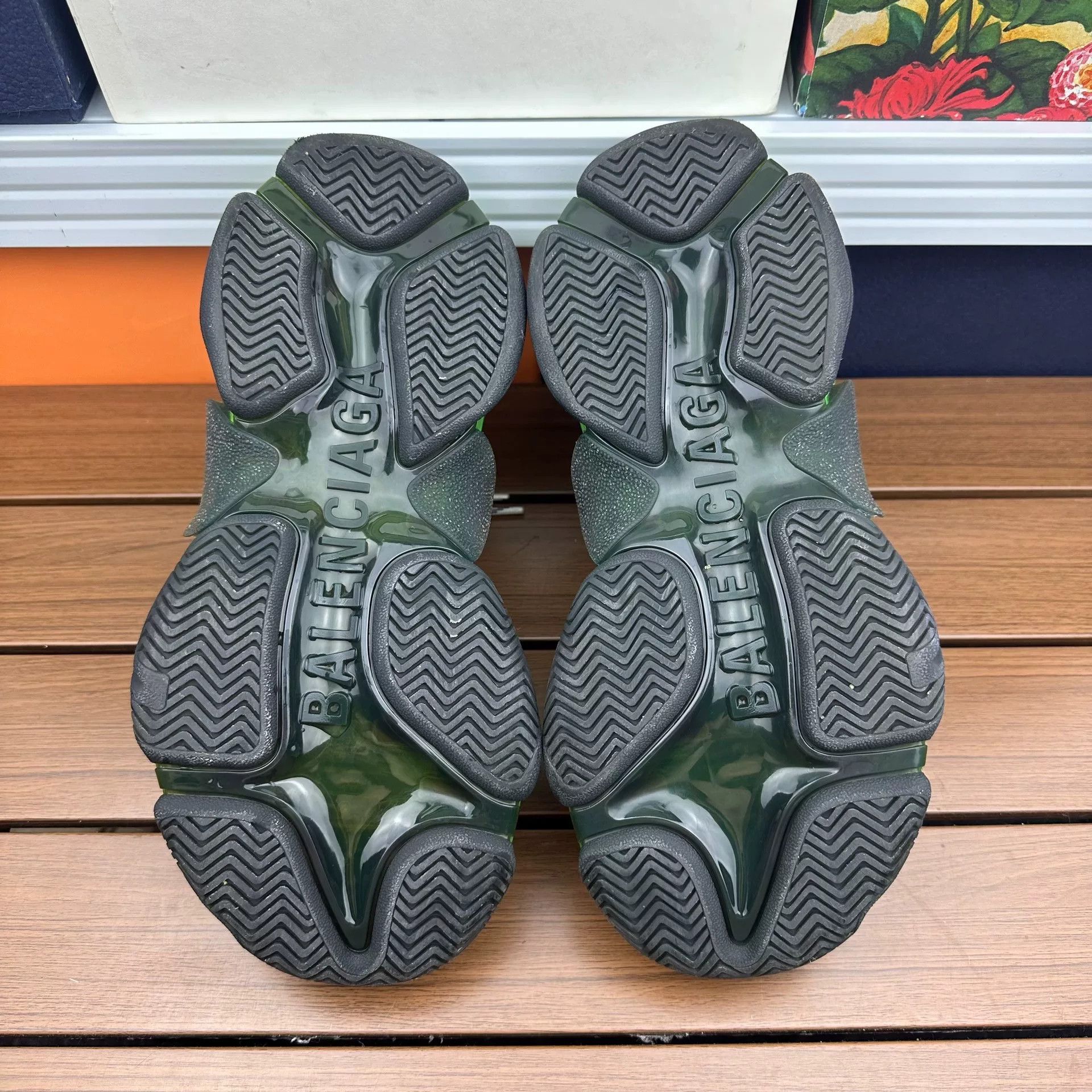 Balenciaga Balenciaga Green Lowtop Sneakers it_36 Women Size US 6 / IT 36 - 7 Thumbnail