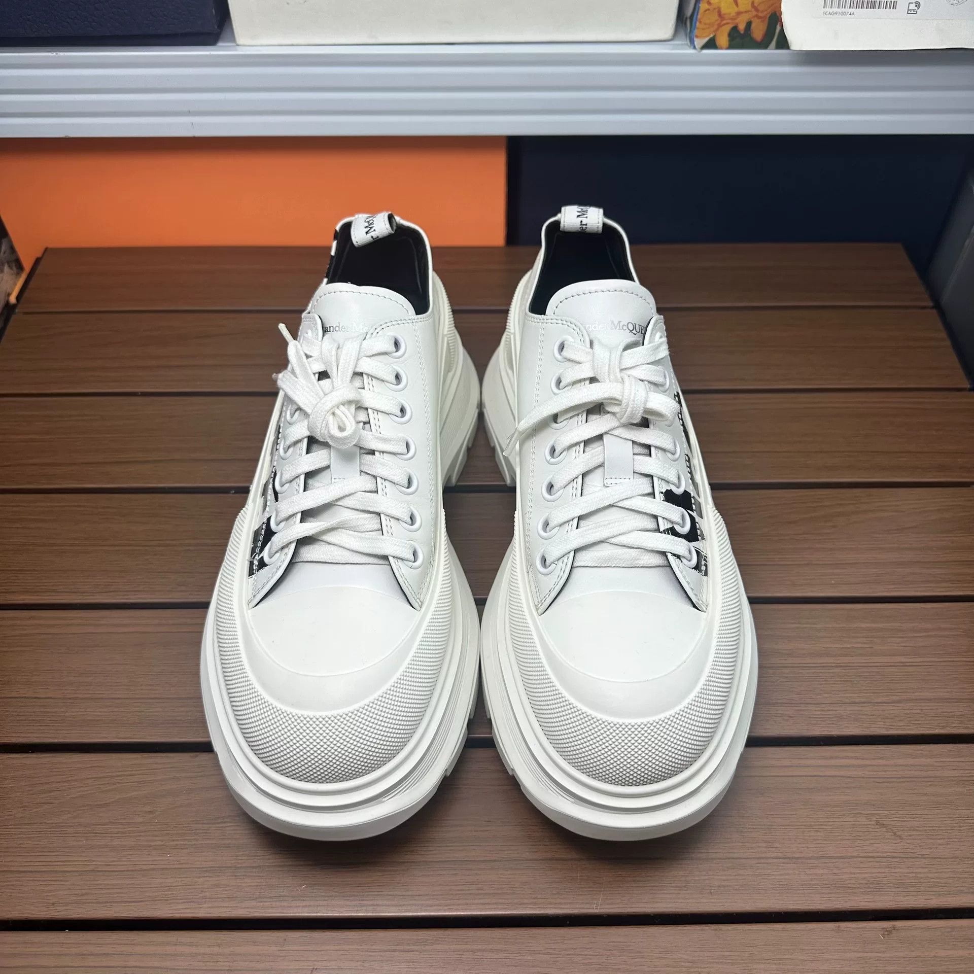 Alexander McQueen Alexander McQueen Leather Black Lowtop Sneakers 8 Men Size US 8 / EU 41 - 4 Thumbnail