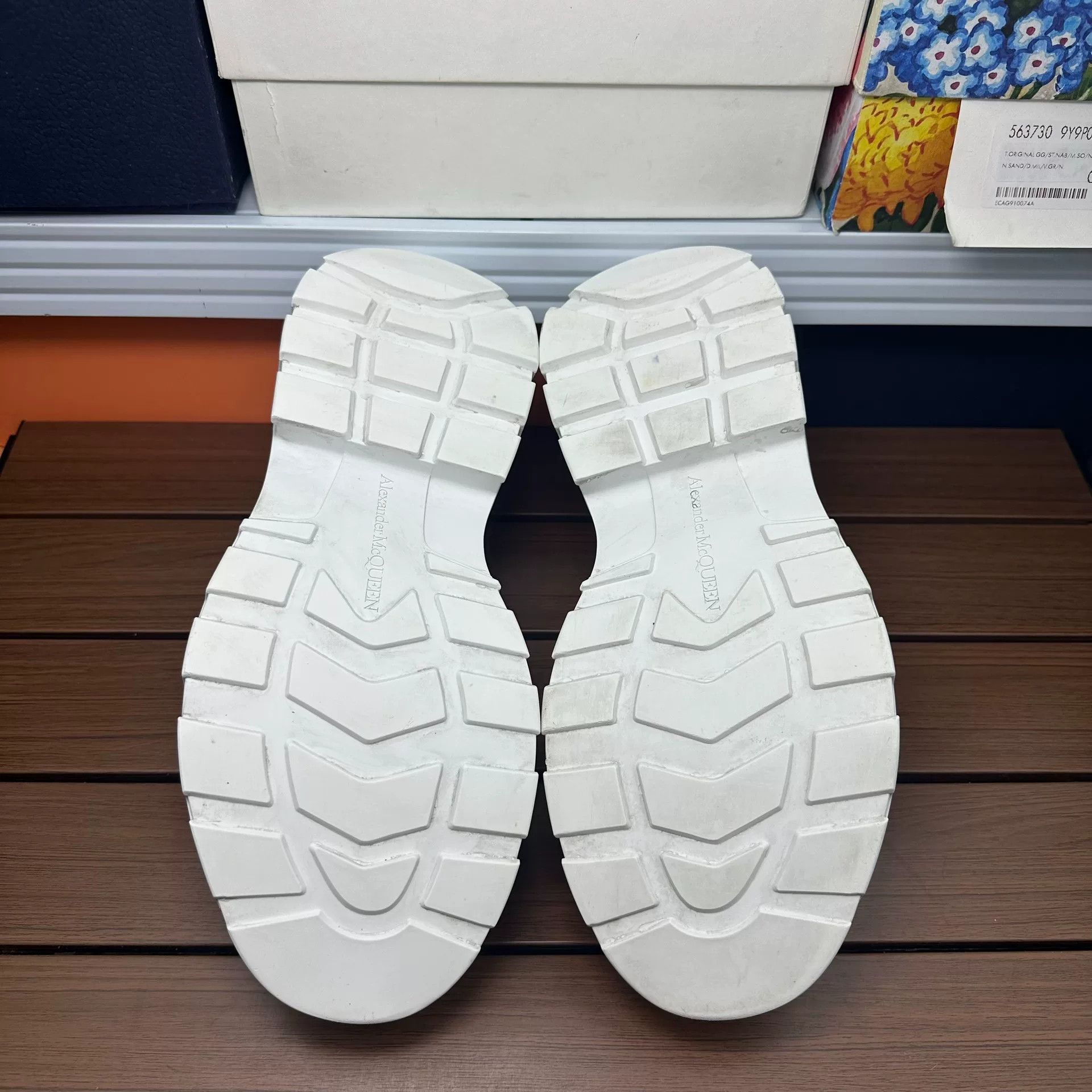 Alexander McQueen Alexander McQueen Gray Lowtop Sneakers 8 Men Size US 8 / EU 41 - 7 Thumbnail