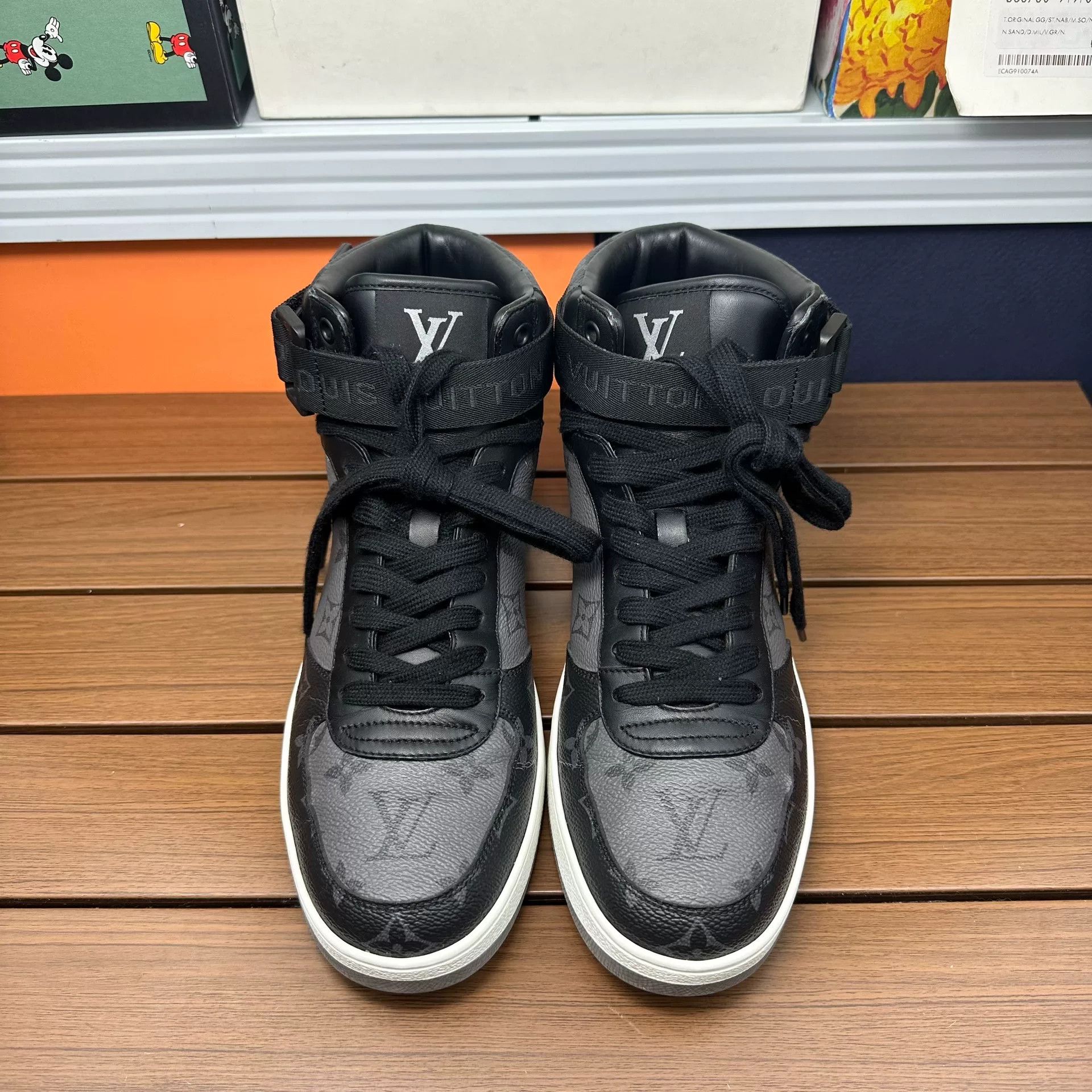 Louis Vuitton Louis Vuitton Gray Hitop Sneakers 7 Men Size US 7 / EU 40 - 4 Thumbnail