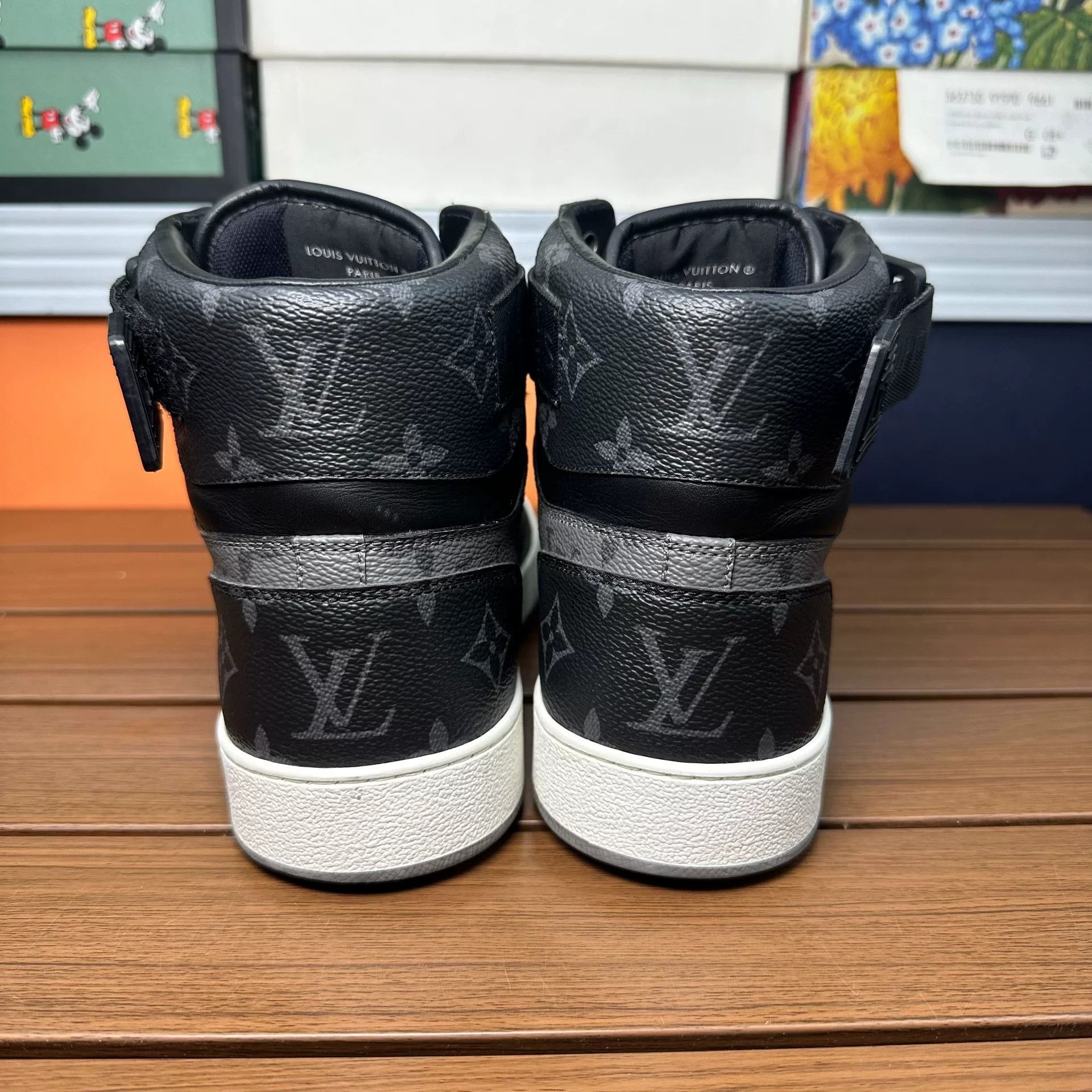 Louis Vuitton Louis Vuitton Gray Hitop Sneakers 7 Men Size US 7 / EU 40 - 6 Thumbnail