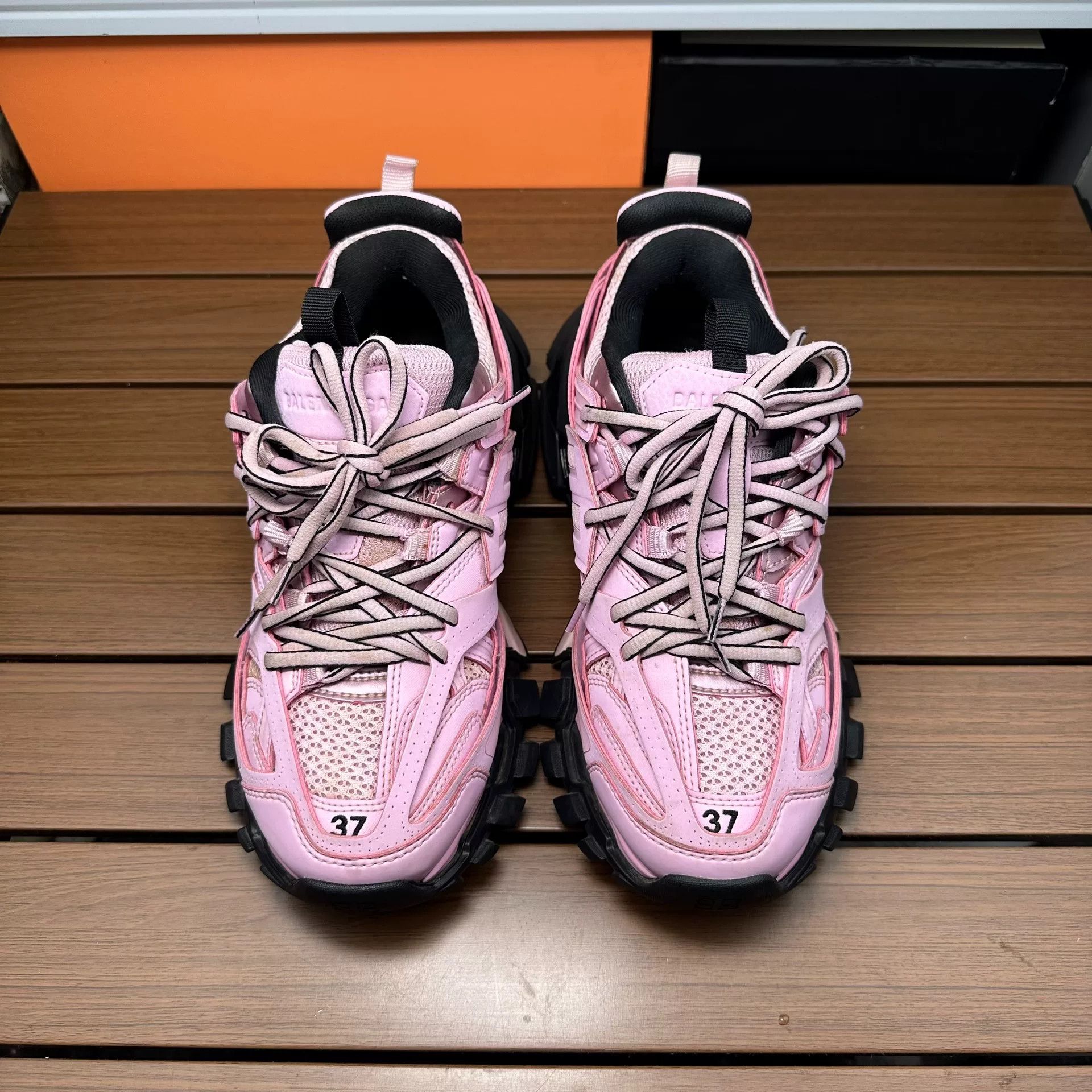 Balenciaga Balenciaga Pink Lowtop Sneakers it_37 Women Size US 7 / IT 37 - 4 Thumbnail