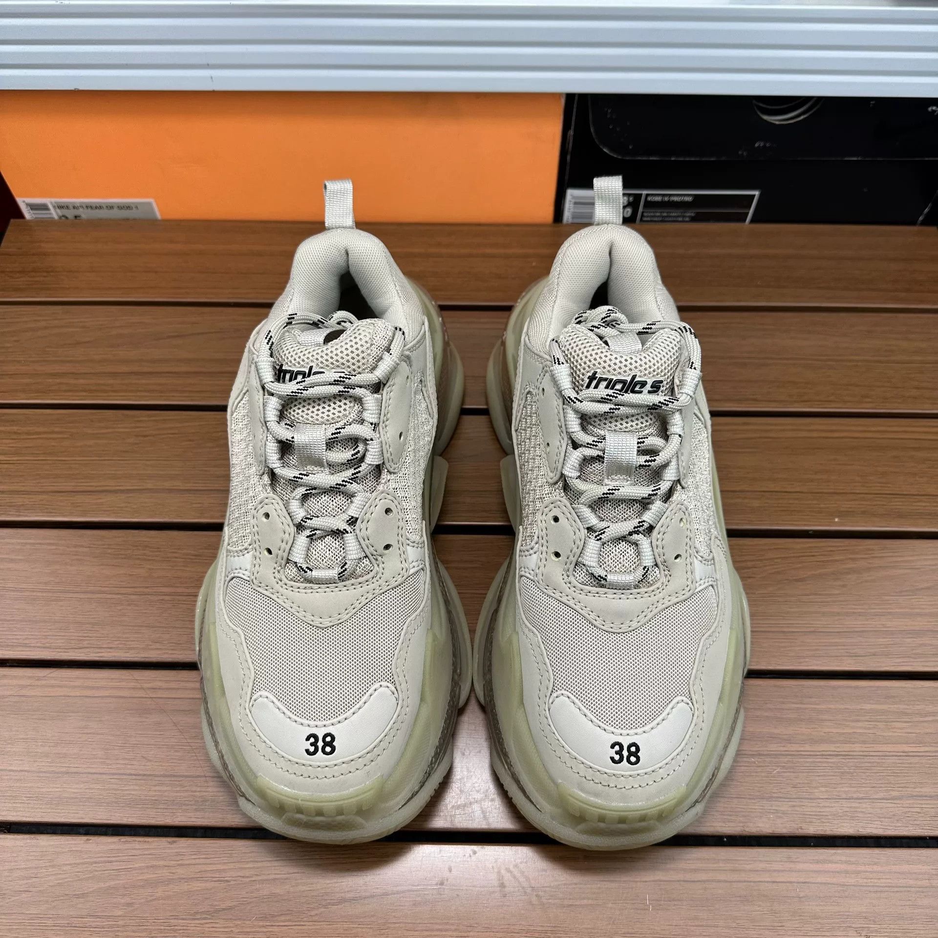 Balenciaga Balenciaga Beige Lowtop Sneakers it_38 Women Size US 8 / IT 38 - 3 Thumbnail
