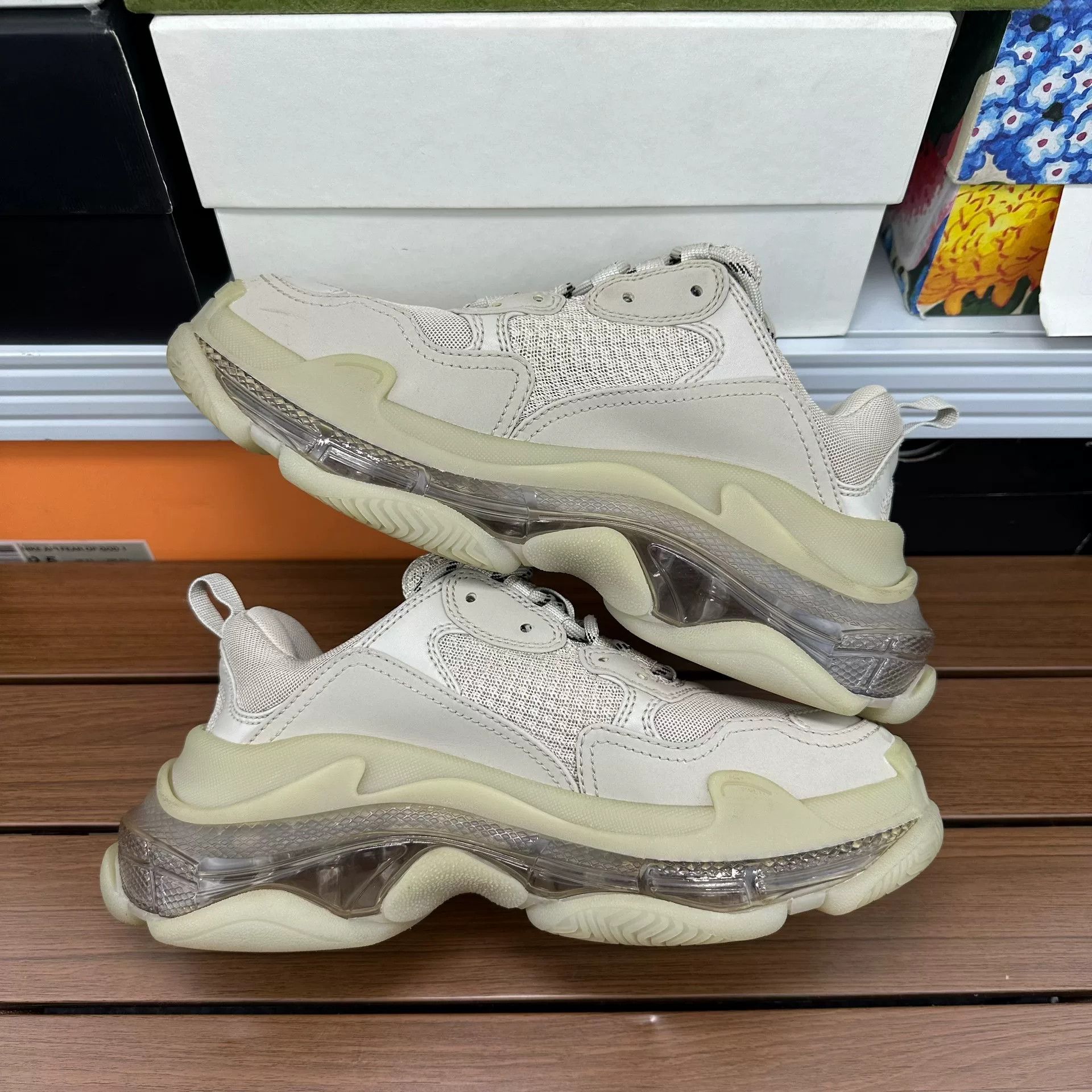 Balenciaga Balenciaga Beige Lowtop Sneakers it_38 Women Size US 8 / IT 38 - 2 Thumbnail