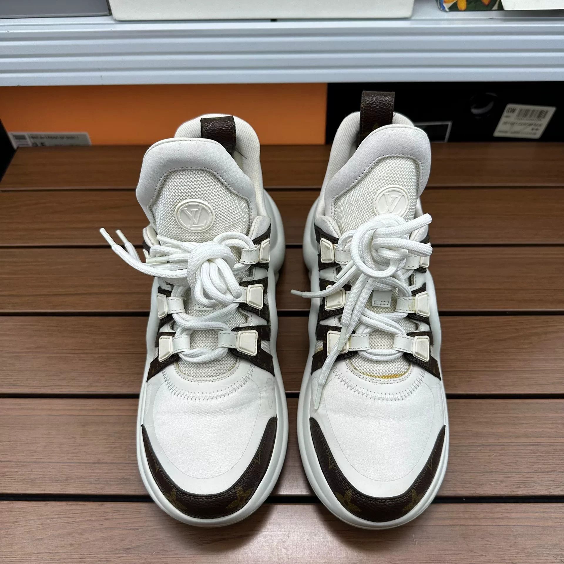 Louis Vuitton Louis Vuitton Casual White Lowtop Sneakers it_37-5 Women Size US 7.5 / IT 37.5 - 3 Thumbnail