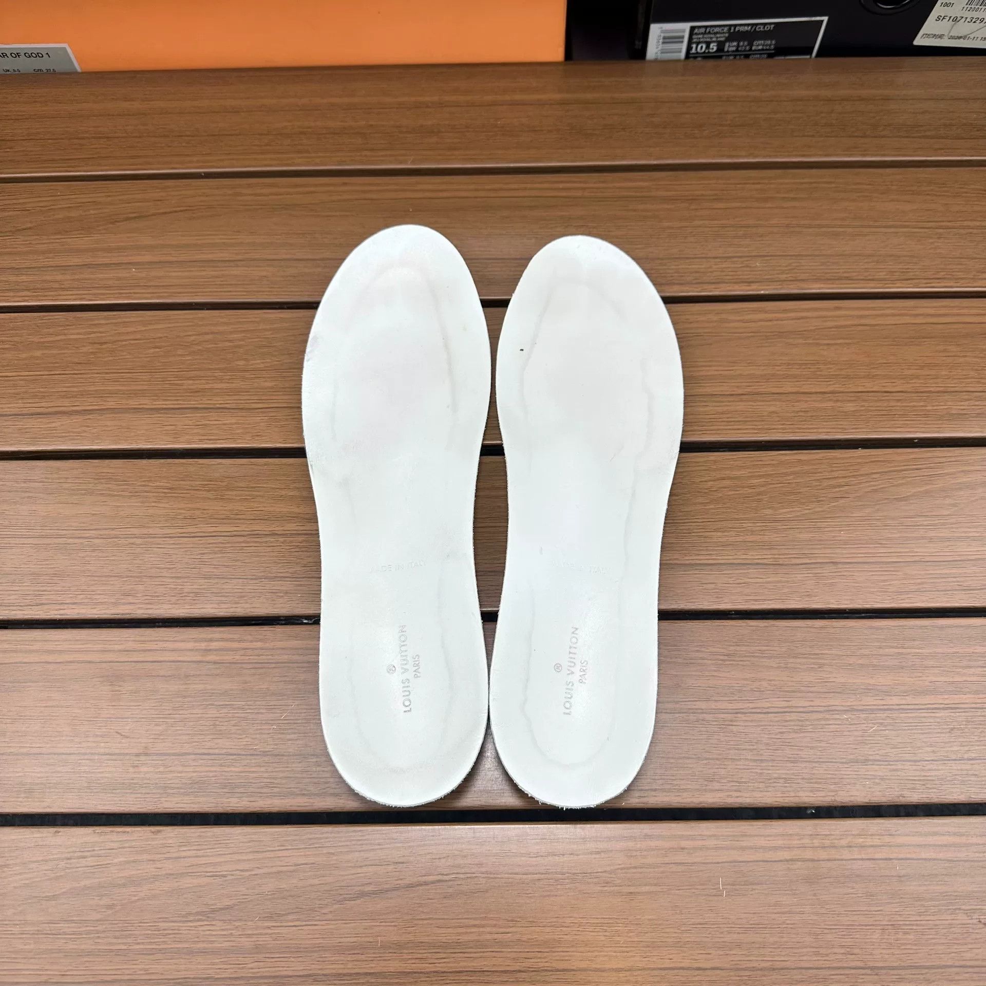 Louis Vuitton Louis Vuitton Casual White Lowtop Sneakers it_37-5 Women Size US 7.5 / IT 37.5 - 9 Thumbnail