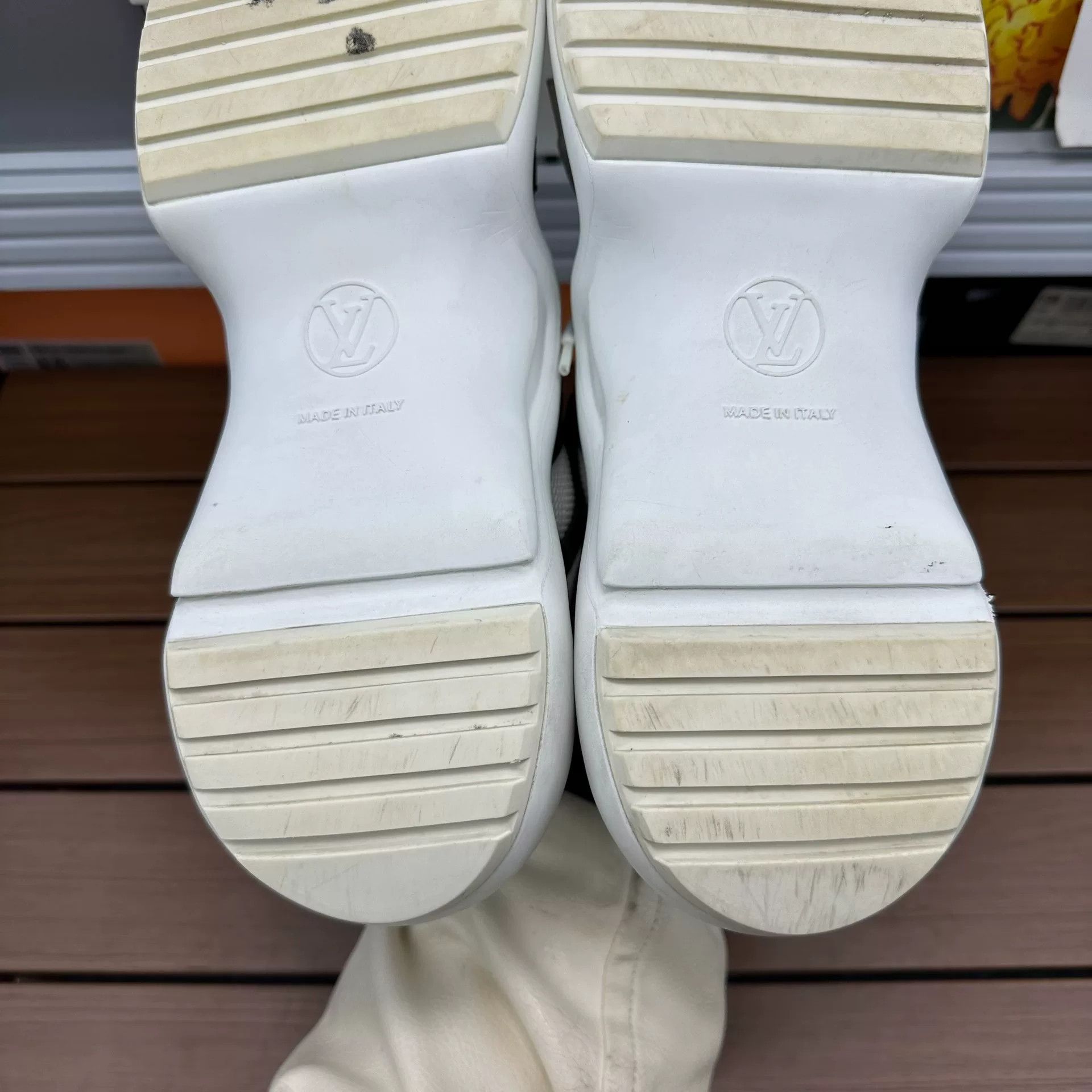 Louis Vuitton Louis Vuitton Casual White Lowtop Sneakers it_37-5 Women Size US 7.5 / IT 37.5 - 8 Thumbnail