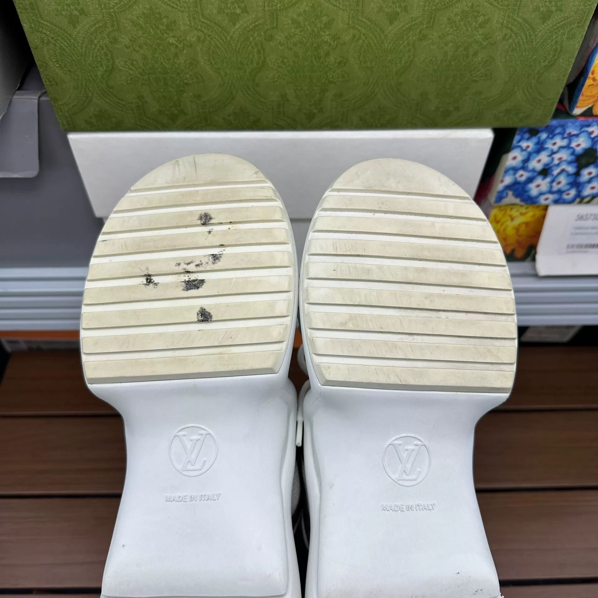 Louis Vuitton Louis Vuitton Casual White Lowtop Sneakers it_37-5 Women Size US 7.5 / IT 37.5 - 7 Thumbnail