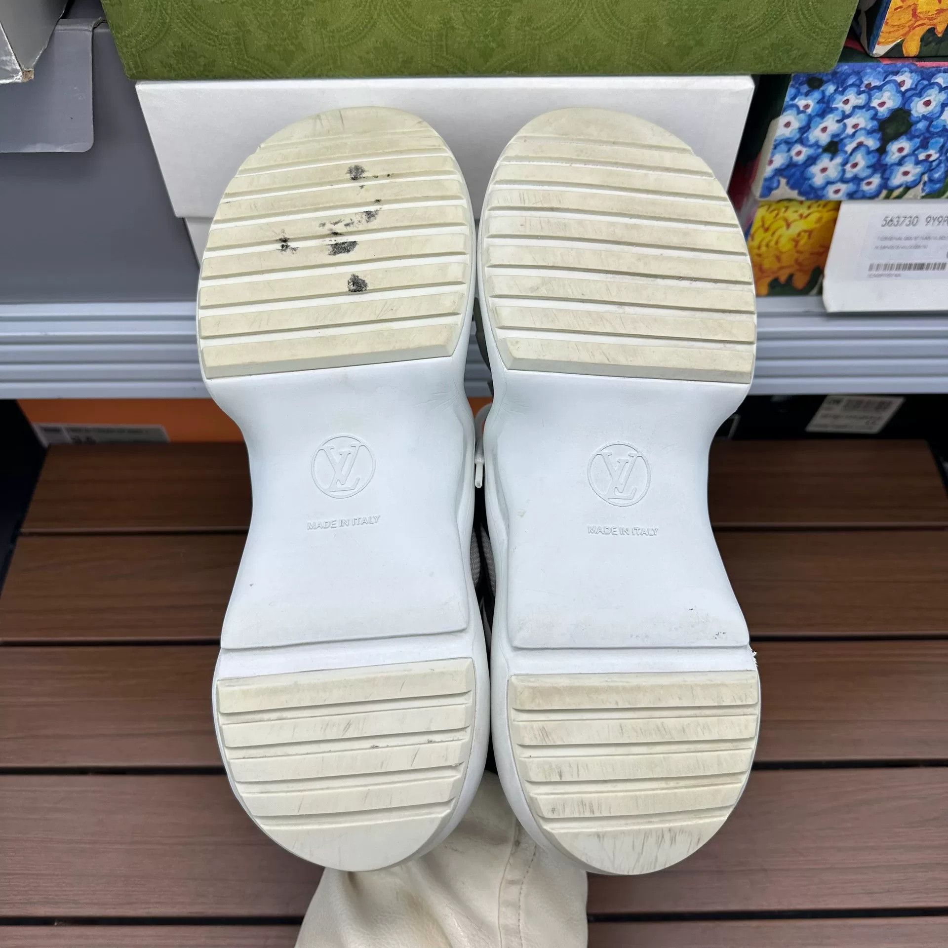 Louis Vuitton Louis Vuitton Casual White Lowtop Sneakers it_37-5 Women Size US 7.5 / IT 37.5 - 6 Thumbnail