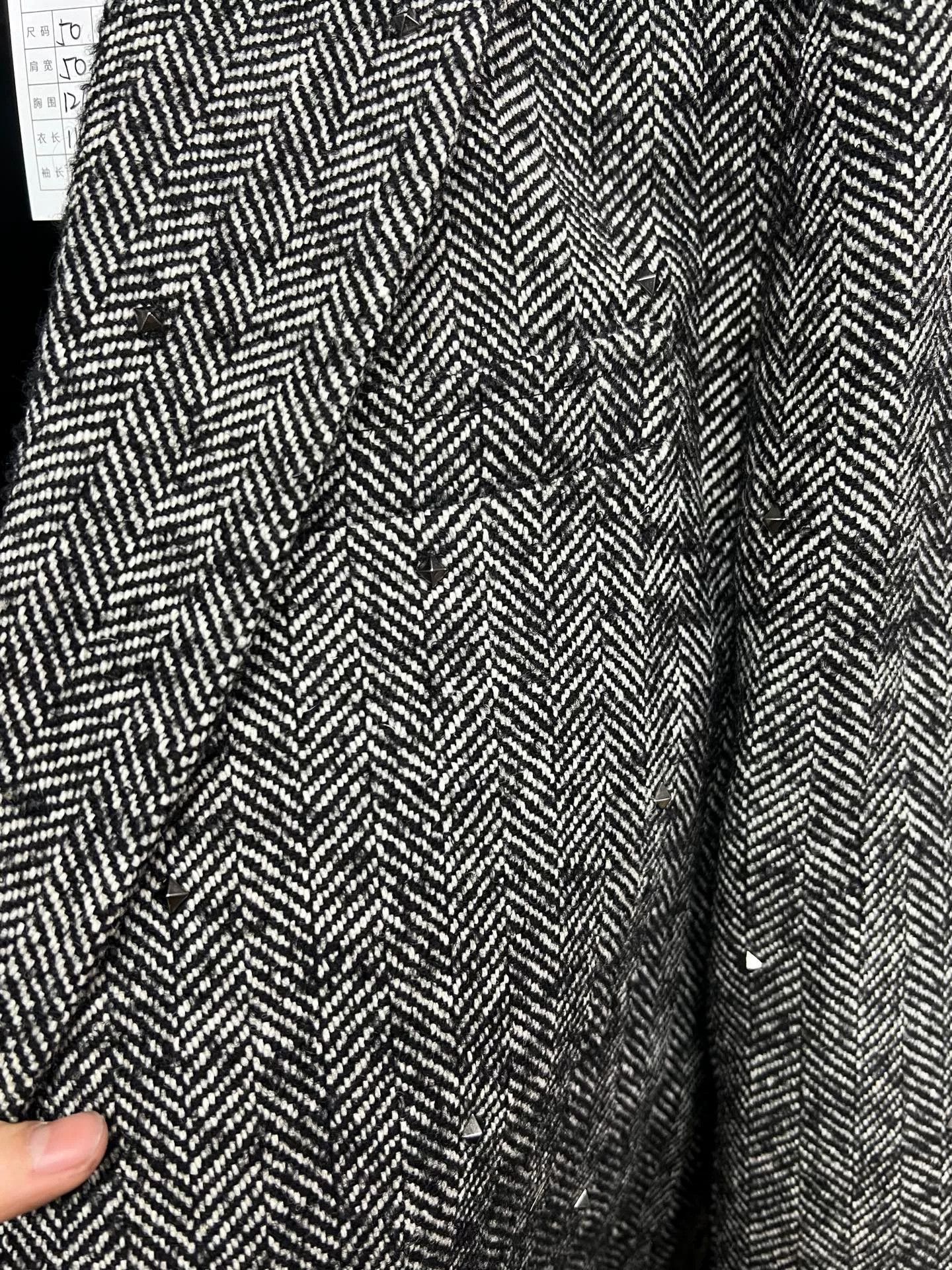 Valentino Valentino Rivet Coat Size US M / EU 48-50 / 2 - 3 Thumbnail