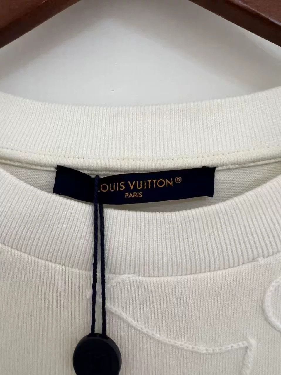 Louis Vuitton Louis Vuitton Off-White Embroidered Logo Tee Size US XXL / EU 58 / 5 - 4 Thumbnail
