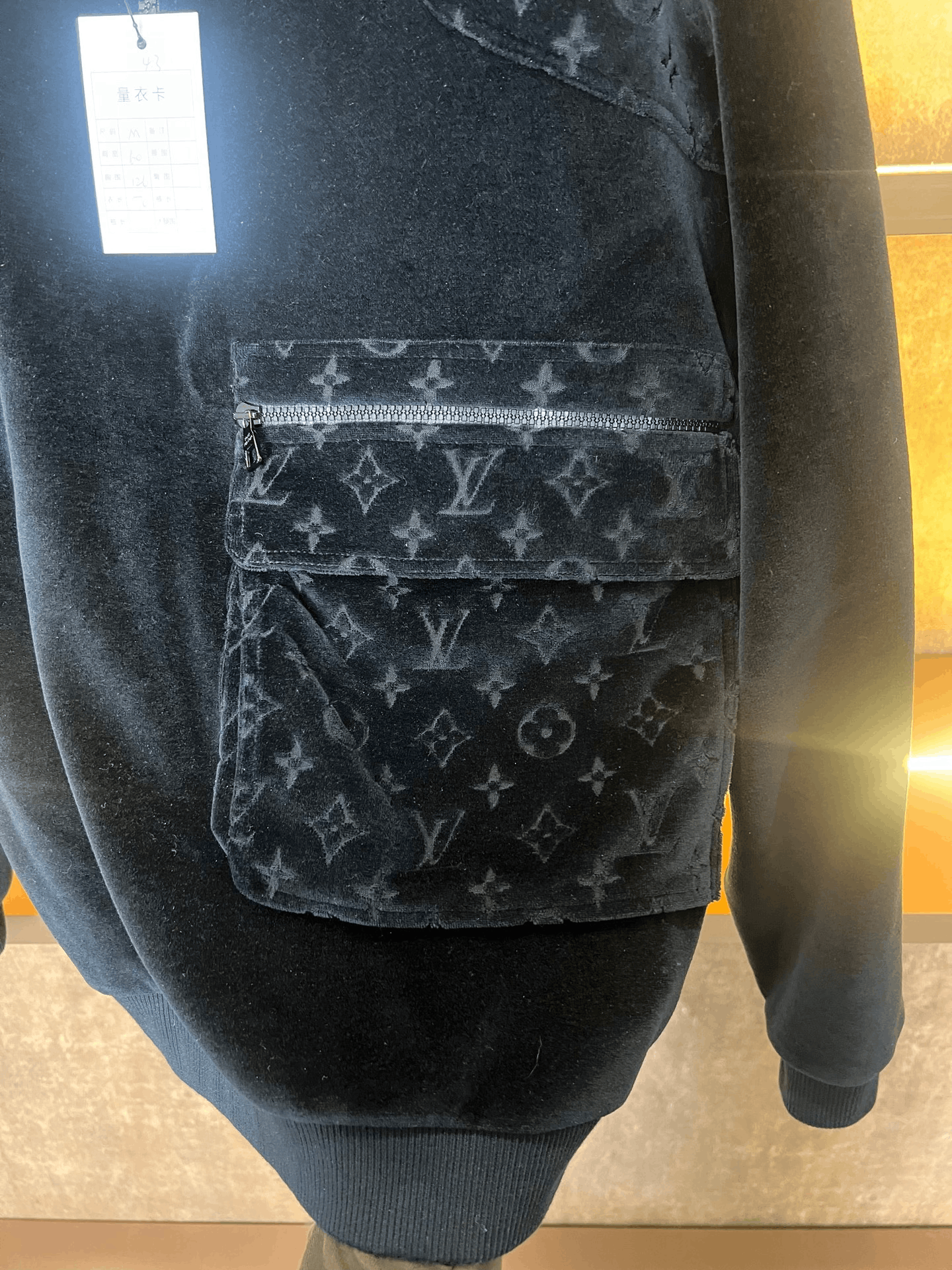 Louis Vuitton LV Embossed Logo Half-Zip Top Size US M / EU 48-50 / 2 - 4 Thumbnail