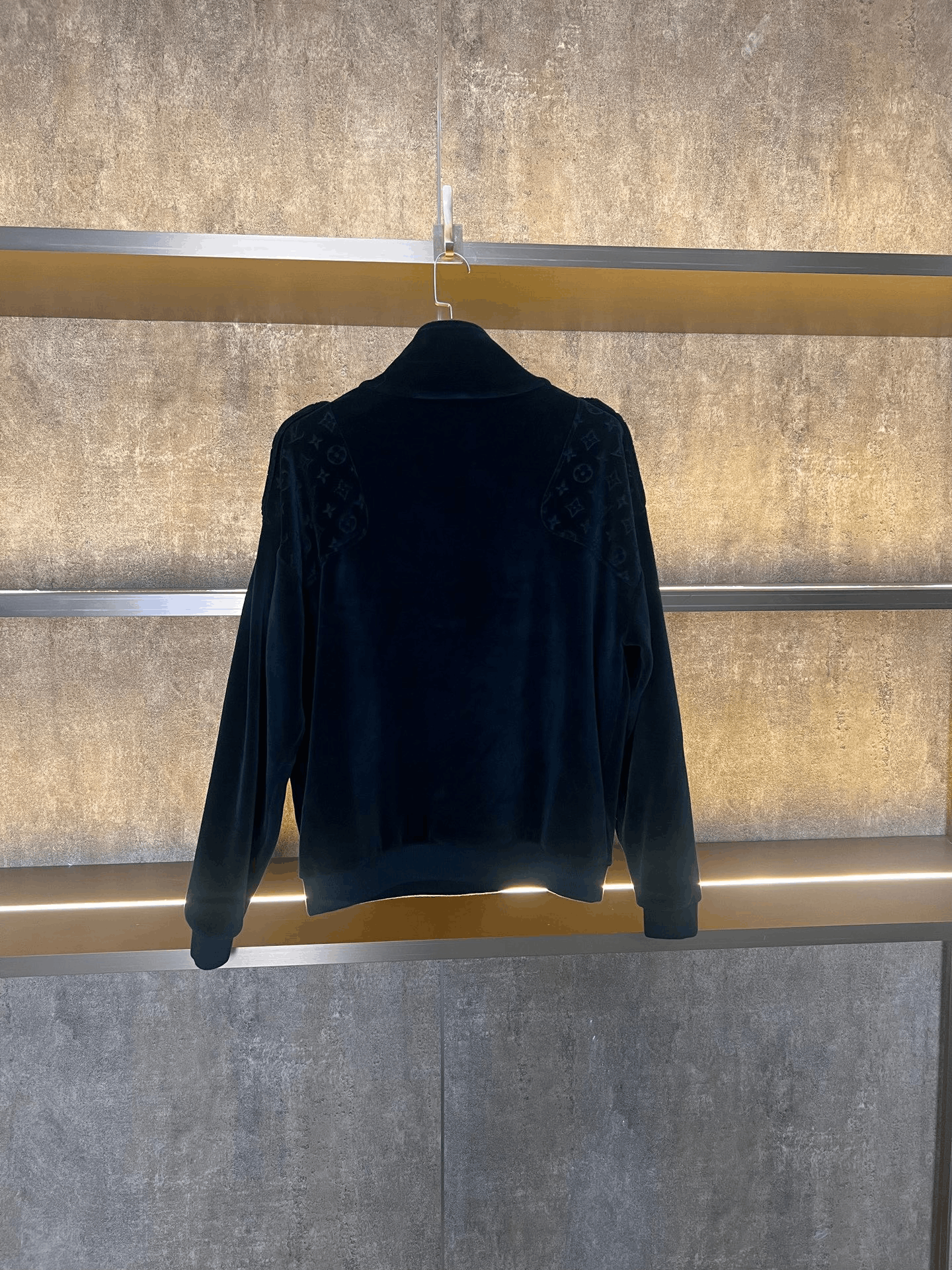 Louis Vuitton LV Embossed Logo Half-Zip Top Size US M / EU 48-50 / 2 - 2 Thumbnail