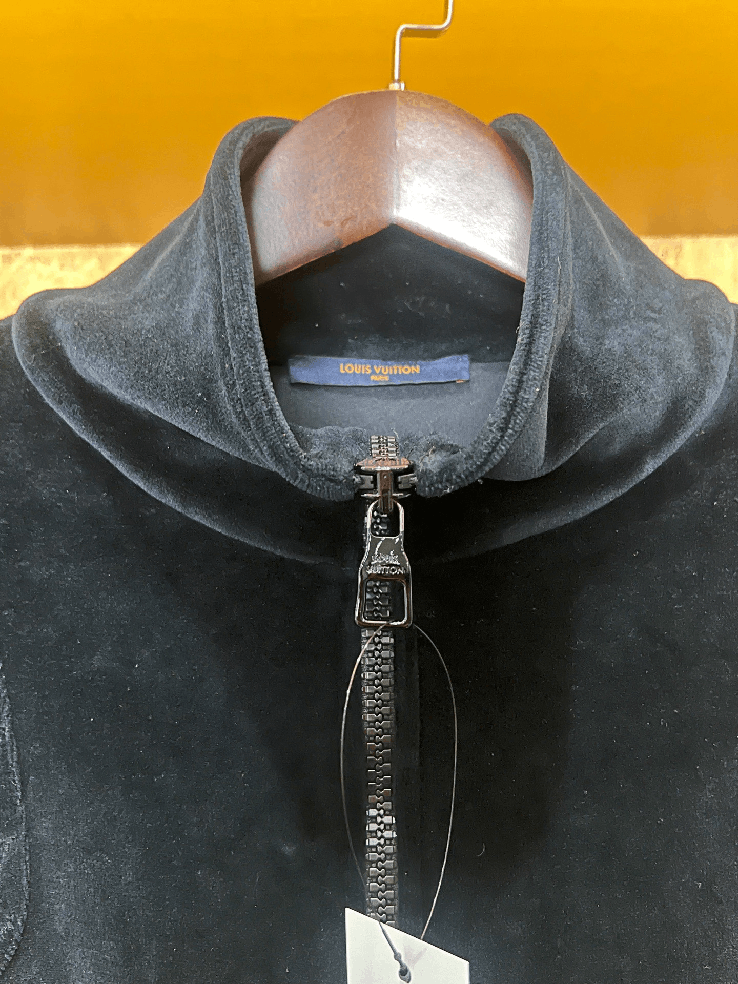 Louis Vuitton LV Embossed Logo Half-Zip Top Size US M / EU 48-50 / 2 - 5 Thumbnail