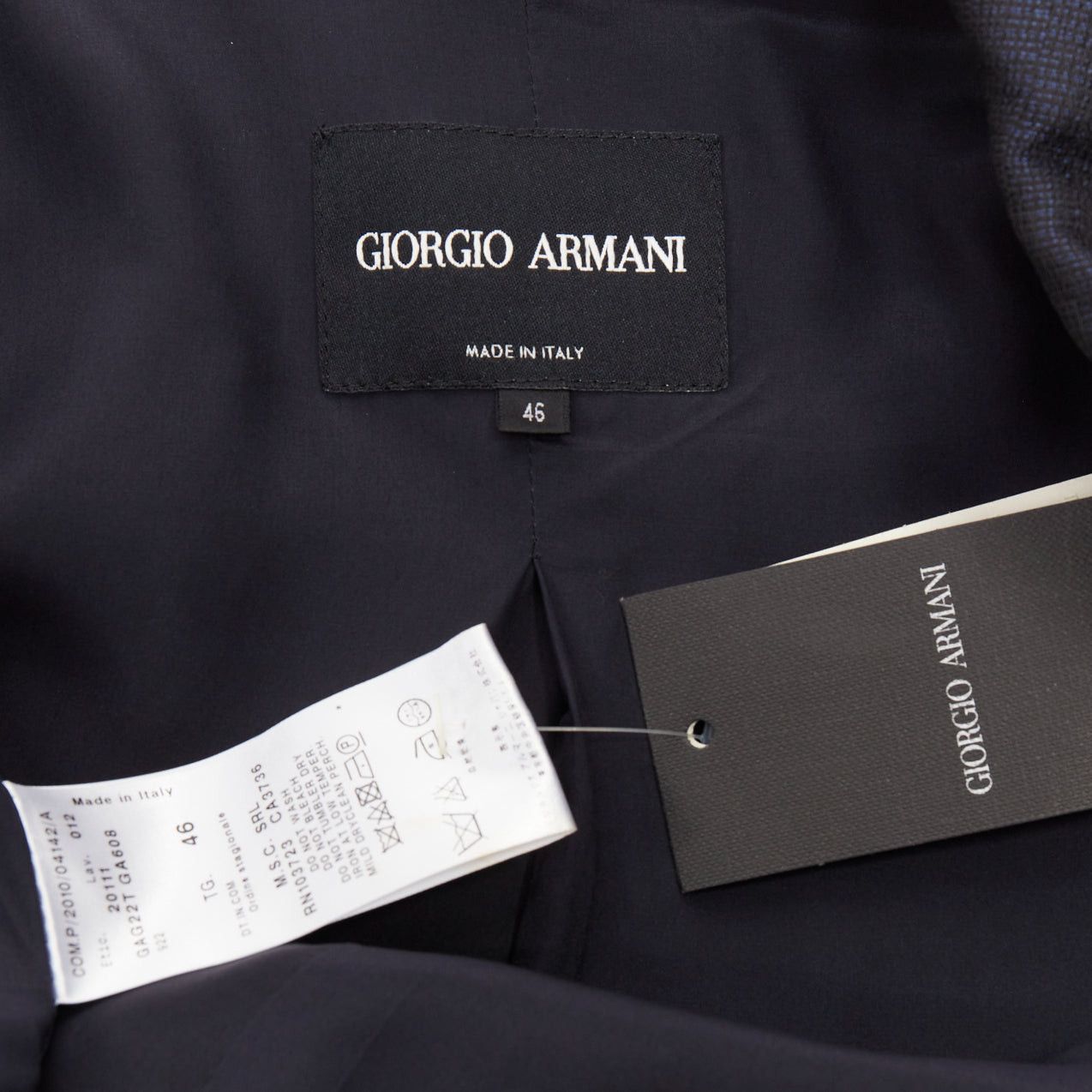 Giorgio Armani GIORGIO ARMANI navy textured shiny flap pockets cropped evening jacket blazer IT46 XL Size L / US 10 / IT 46 - 9 Thumbnail